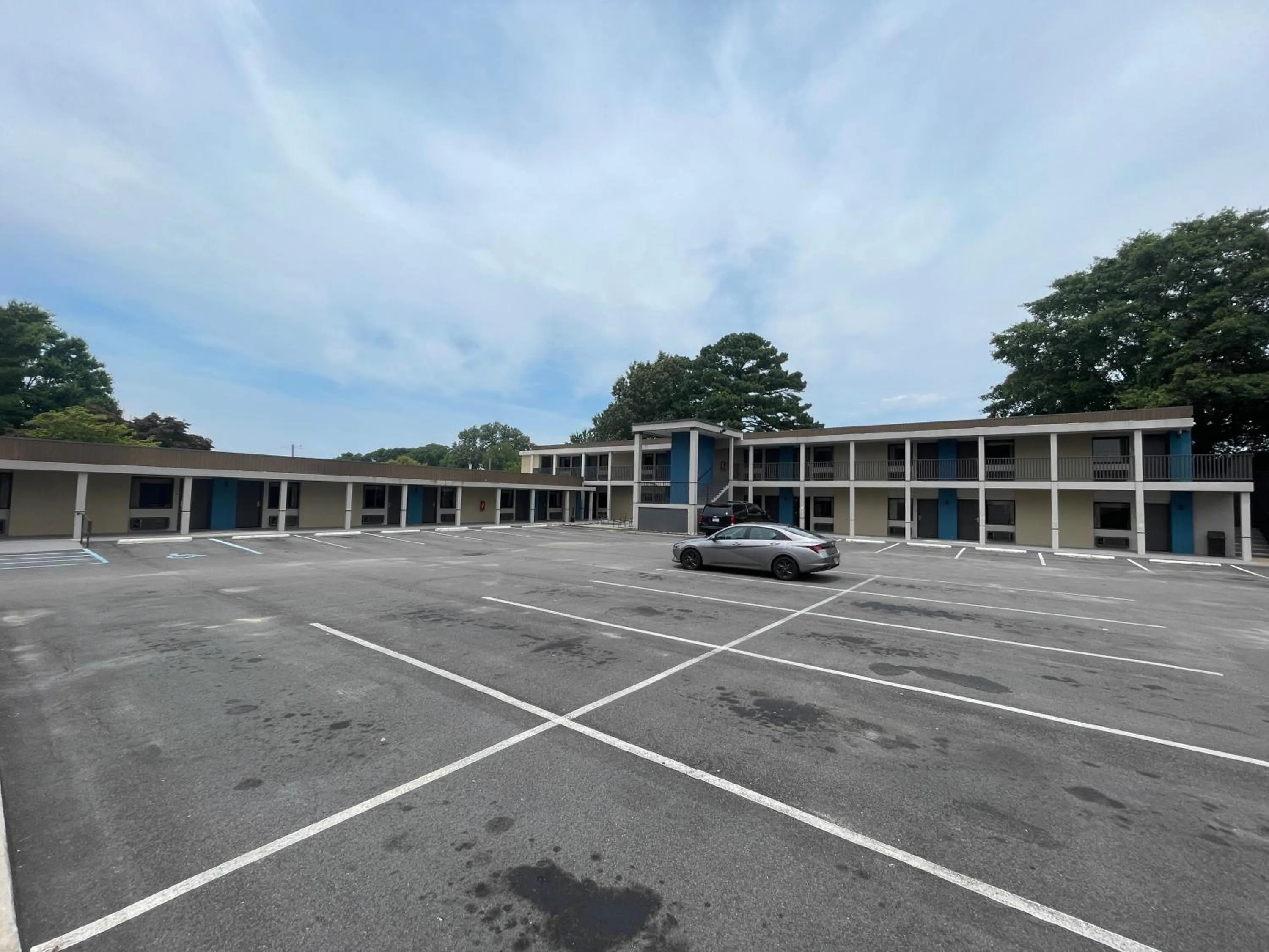 Premium Quadruple Room - Non-Smoking in Motel 6 Norfolk, VA East Little Creek