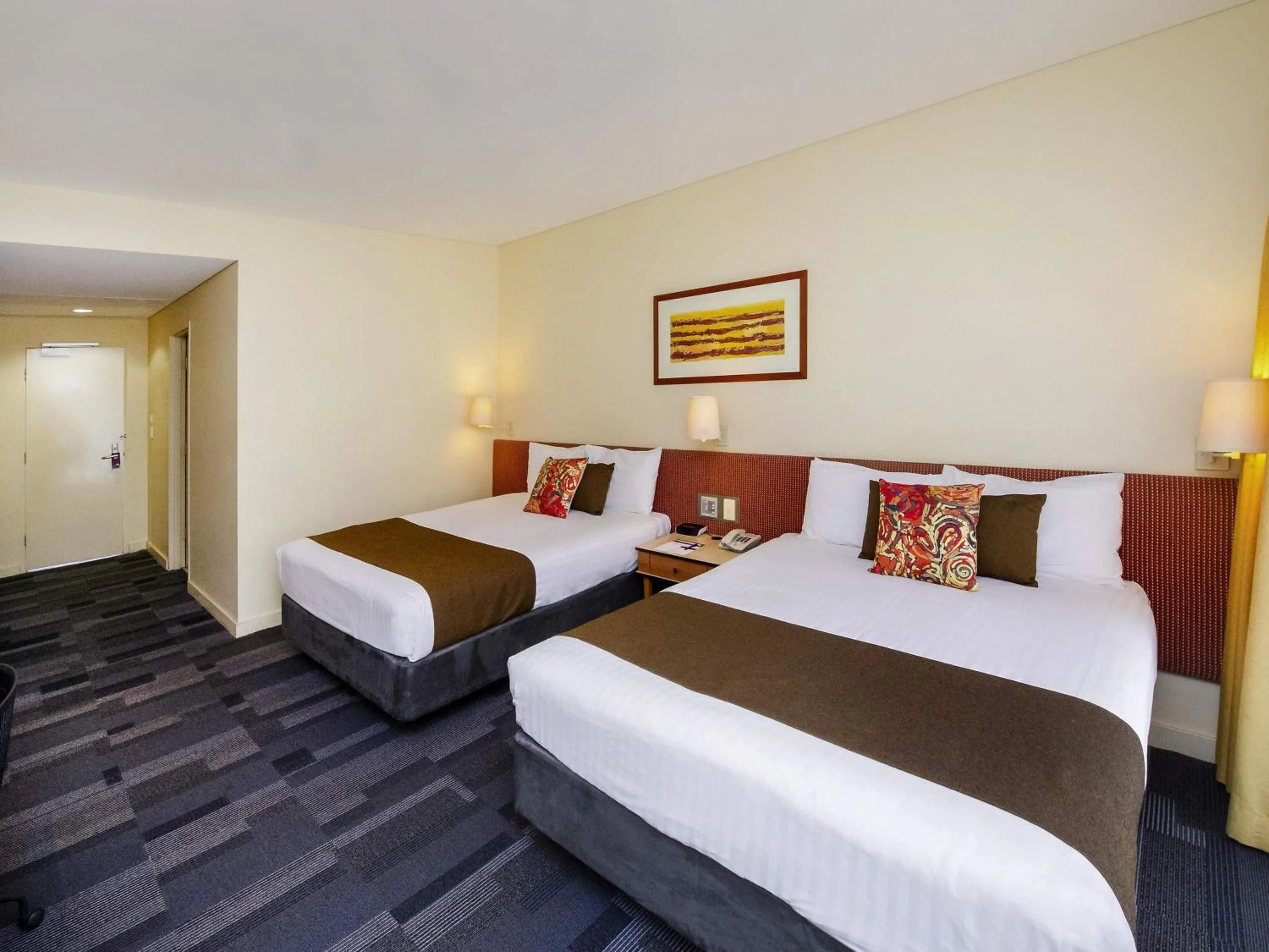 Deluxe Queen Room with Balcony and View in Mercure Alice Springs Resort