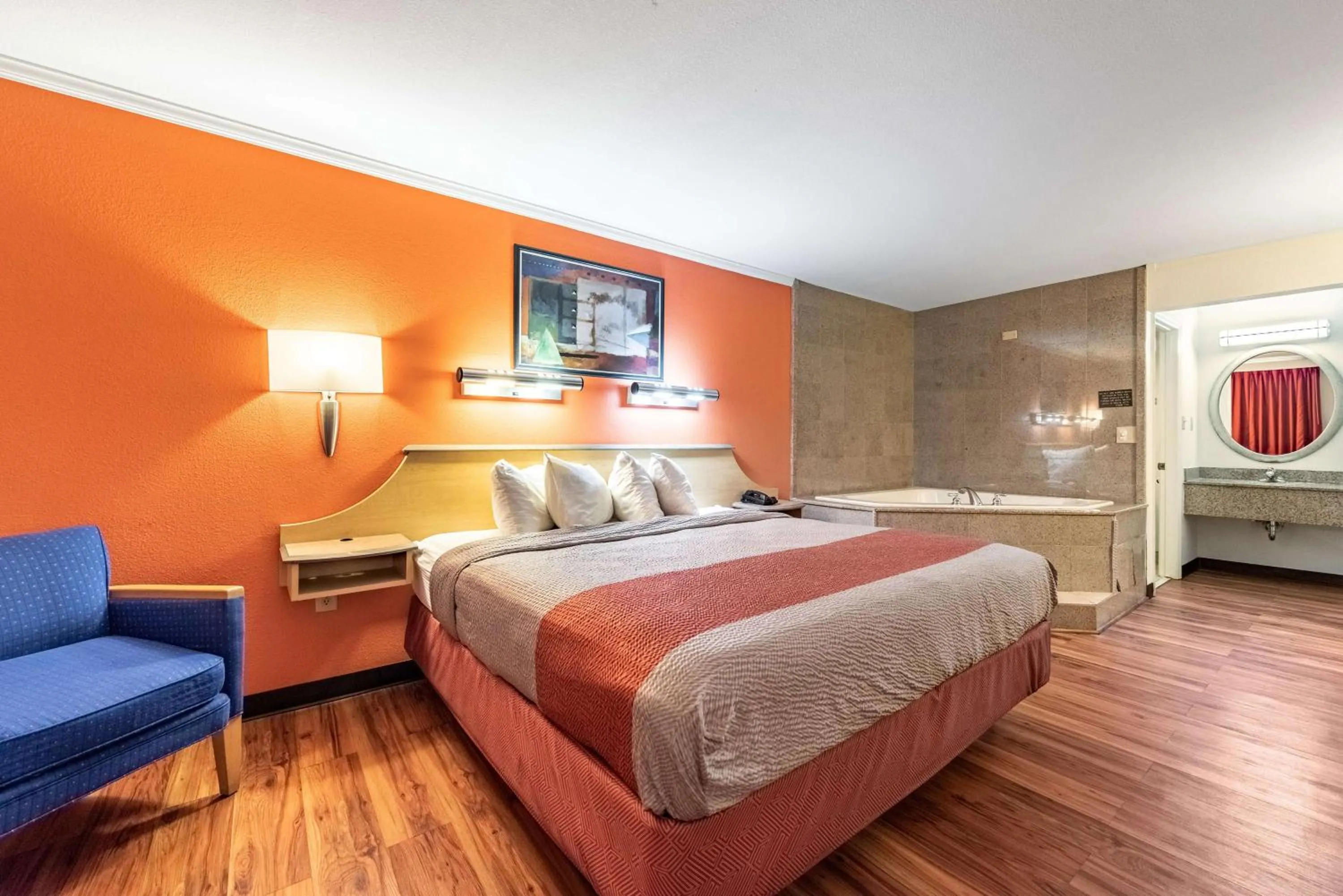 King Room with Spa Bath - Non-Smoking in Motel 6-Gatlinburg, TN - Smoky Mountains