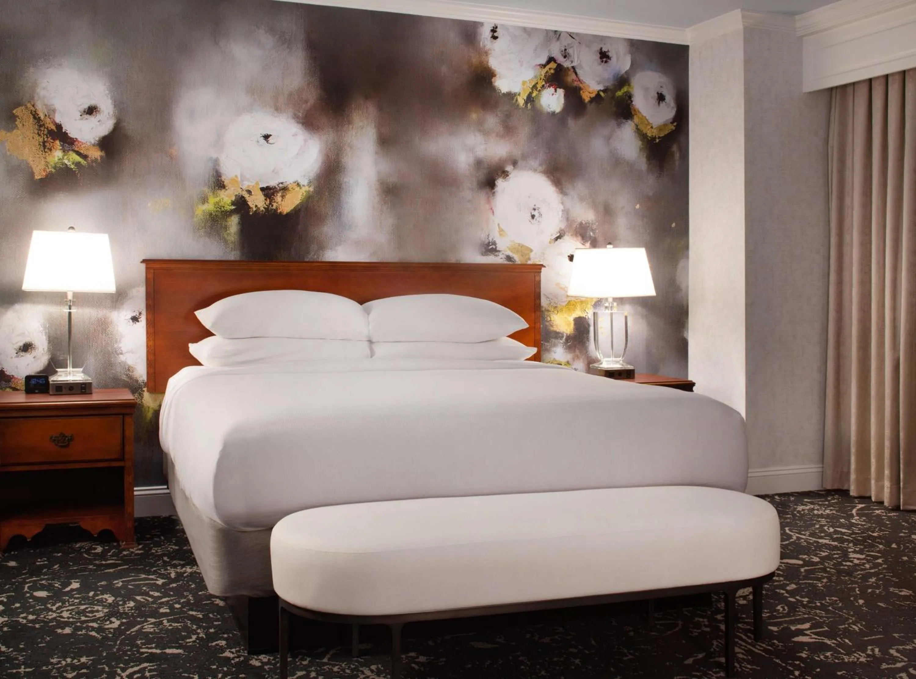 Junior Suite with One King Bed and Golf View in Hilton Atlanta/Marietta Hotel & Conference Center