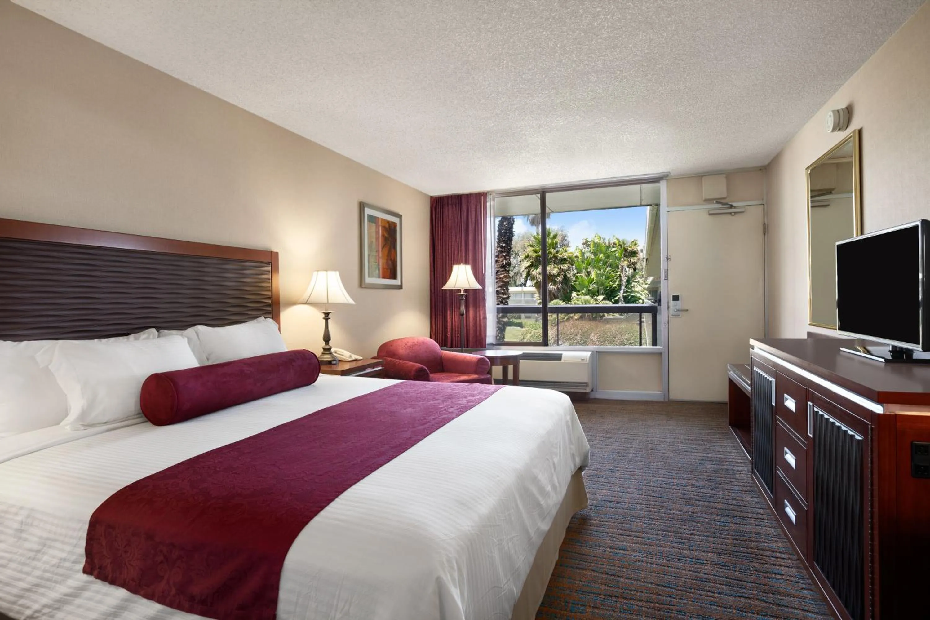 King Room - Non-Smoking in Ramada by Wyndham Sunnyvale/Silicon Valley