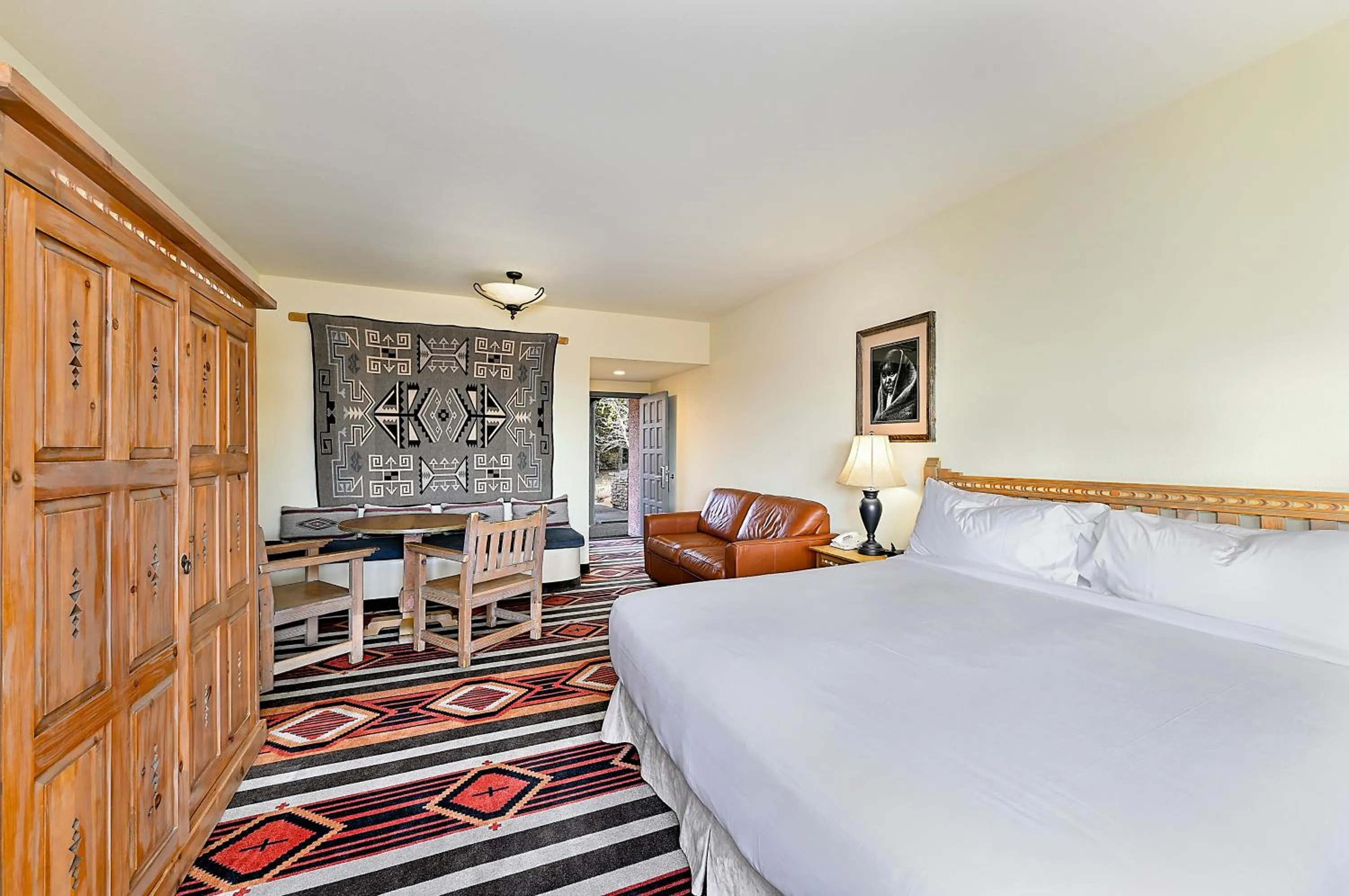 King Suite with Balcony in Hotel Glorieta