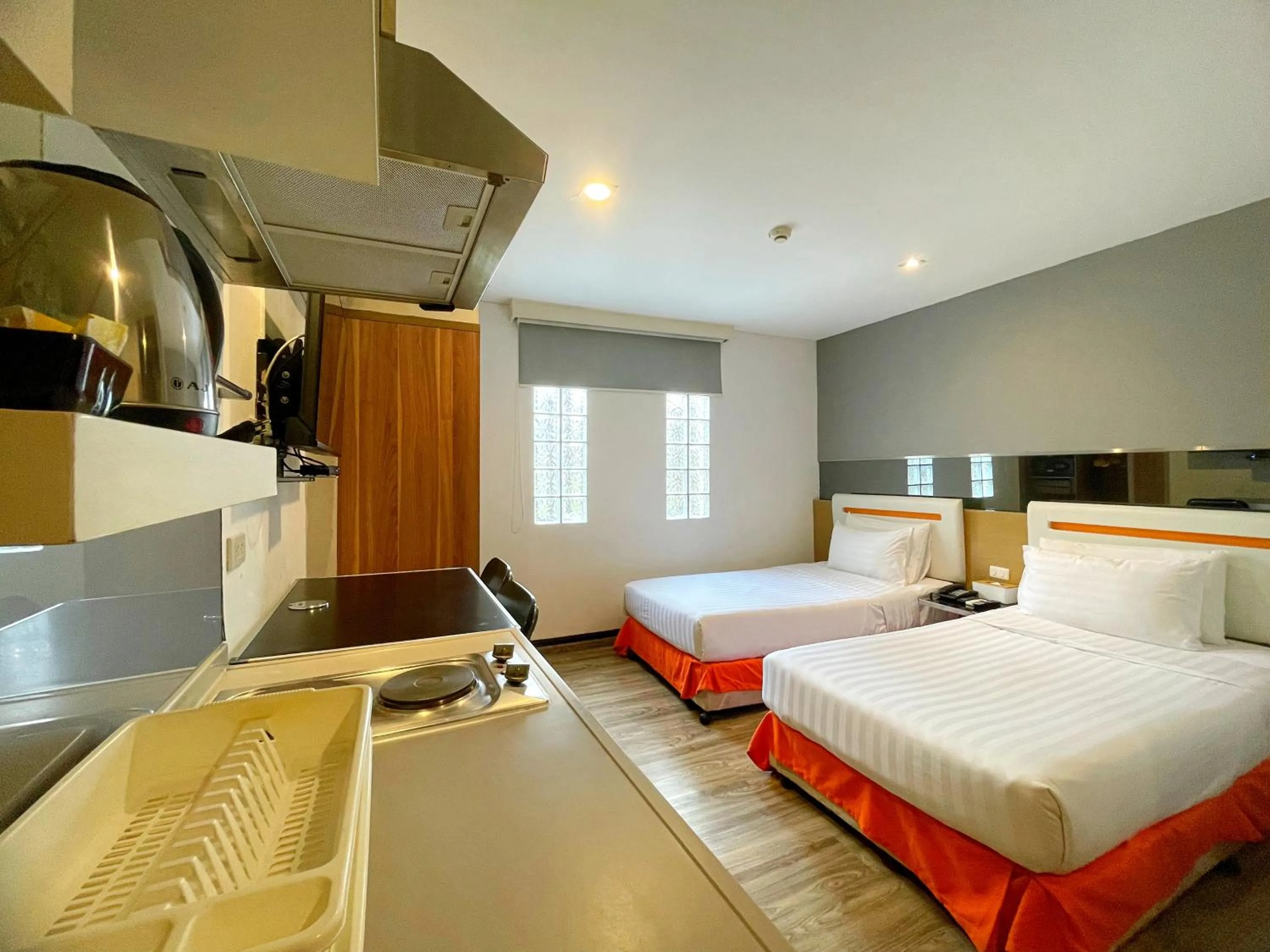 Deluxe Twin Room in Arawana Express Phromphong