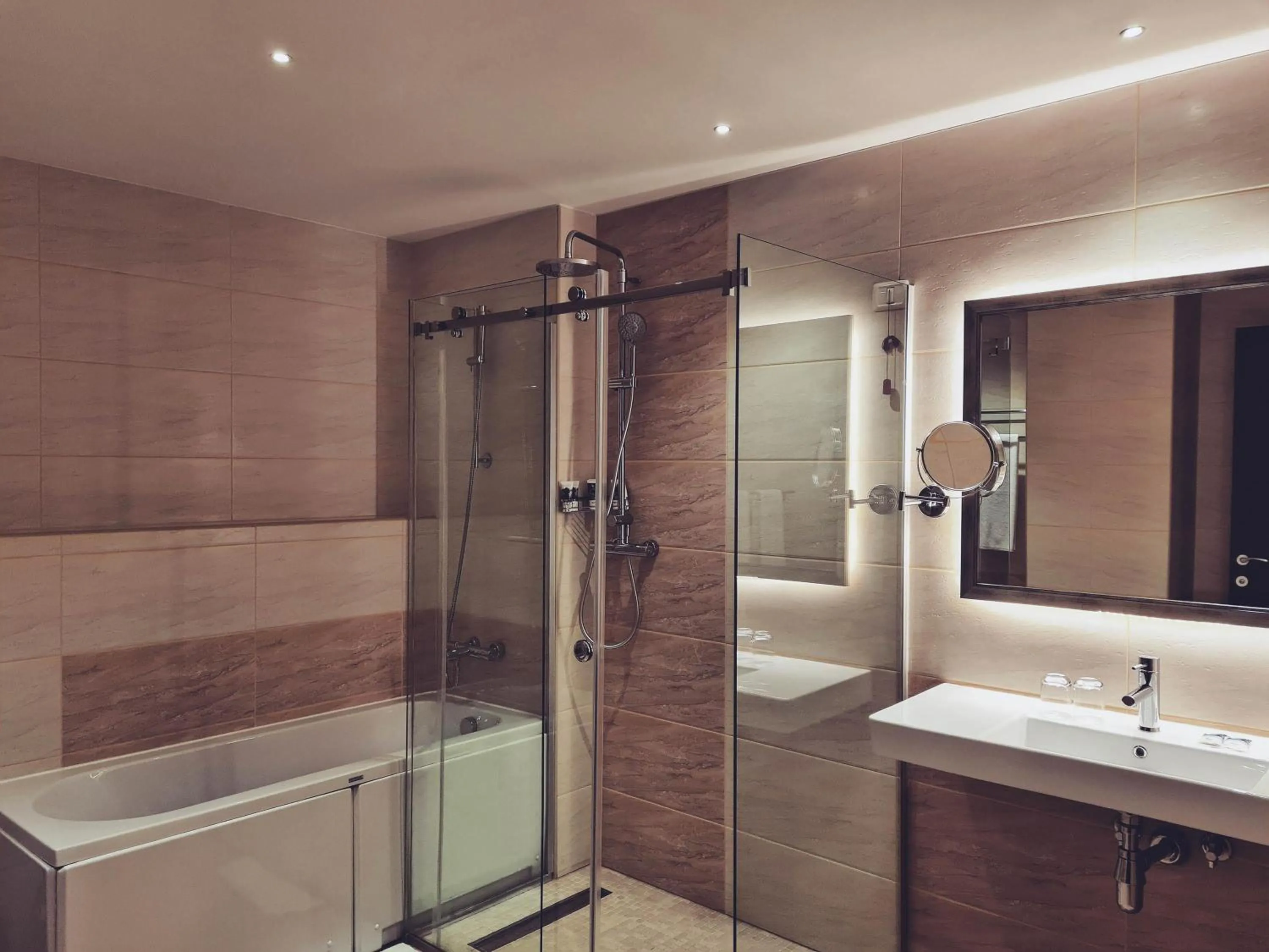 Deluxe King Suite with Sofa Bed in Mercure Tetovo