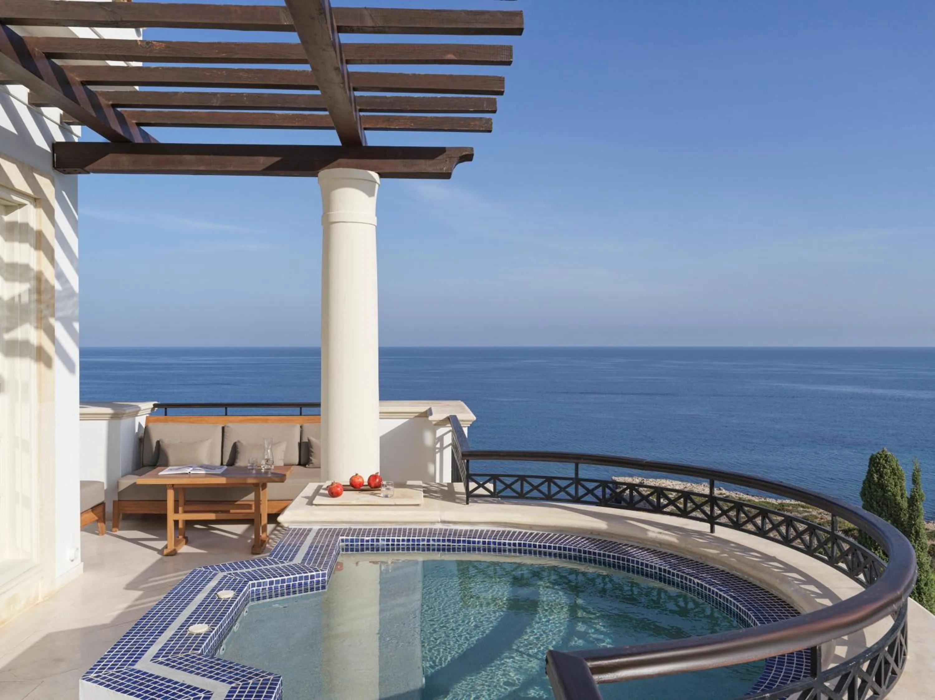 Adonis – Aphrodite Suite with Outdoor Hot Tub in Anassa