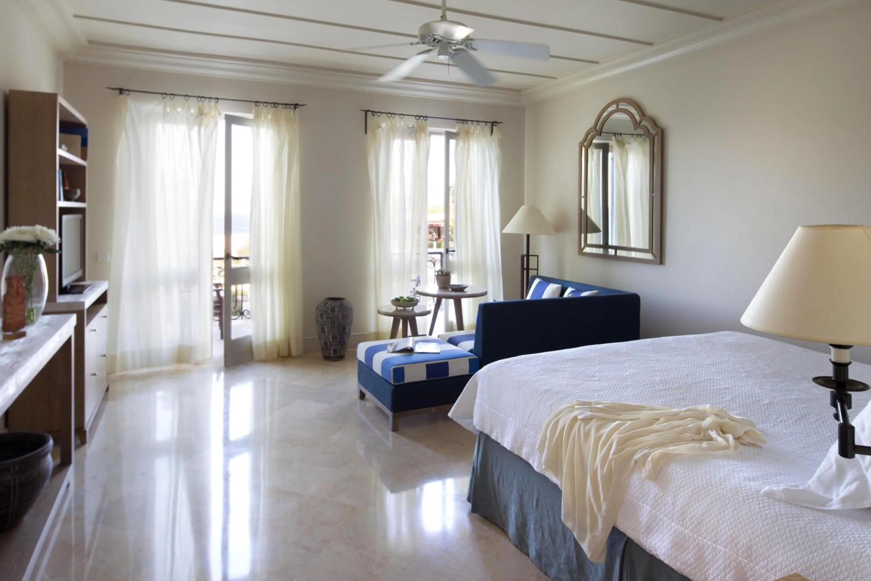 Garden Studio Suite with Private Pool and Sea View in Anassa