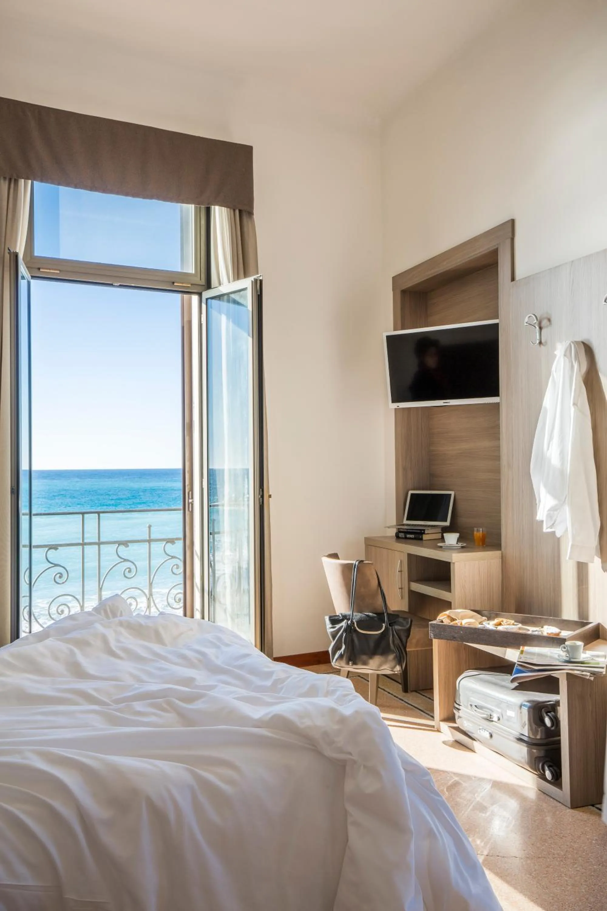 Deluxe Double or Twin Room with Sea View in Hotel Parigi & Spa