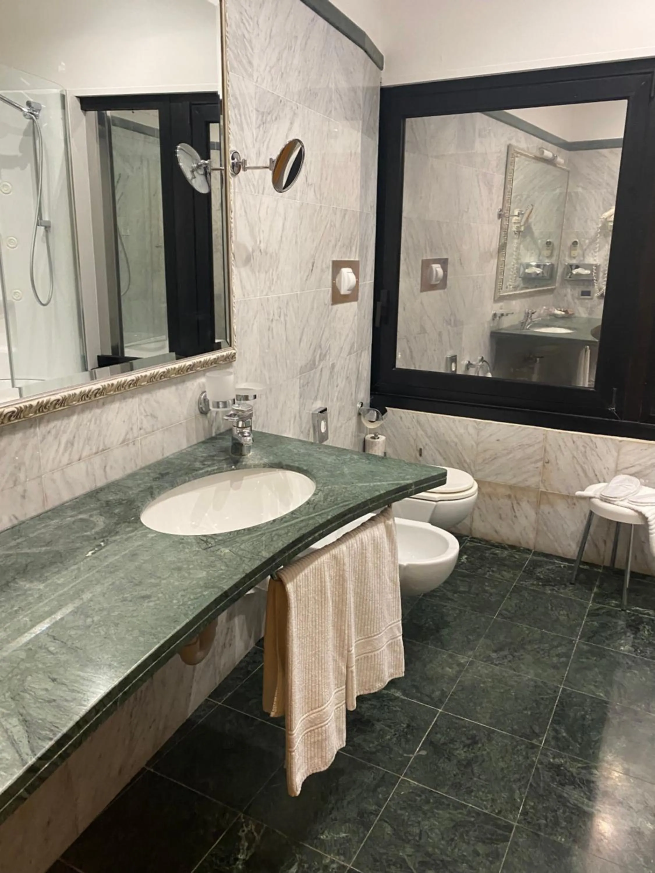 Suite with Sea View in Hotel Parigi & Spa