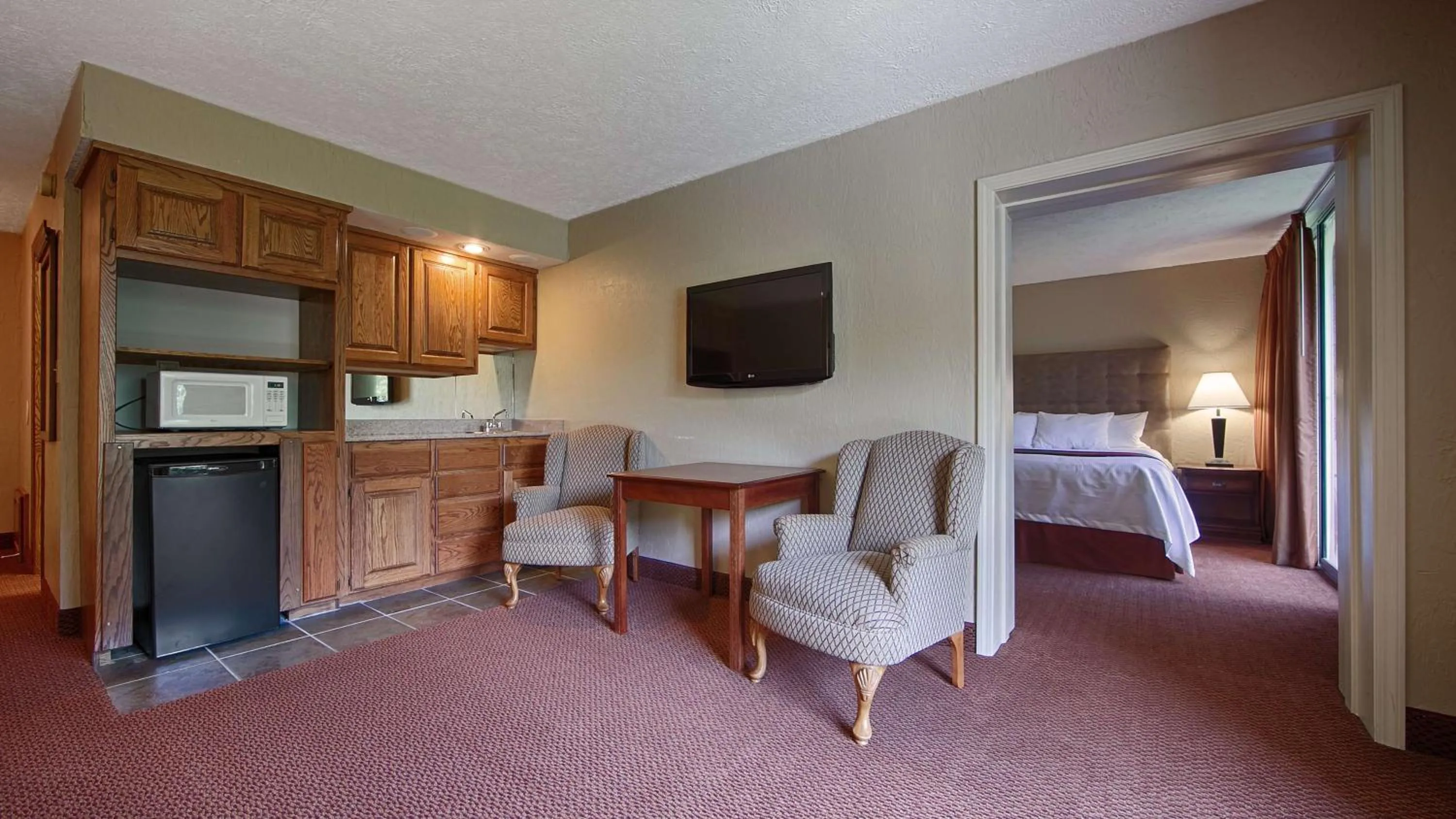 Larger King Suite with Sofa Bed and Spa Bath - Non-Smoking in Best Western Branson Inn and Conference Center