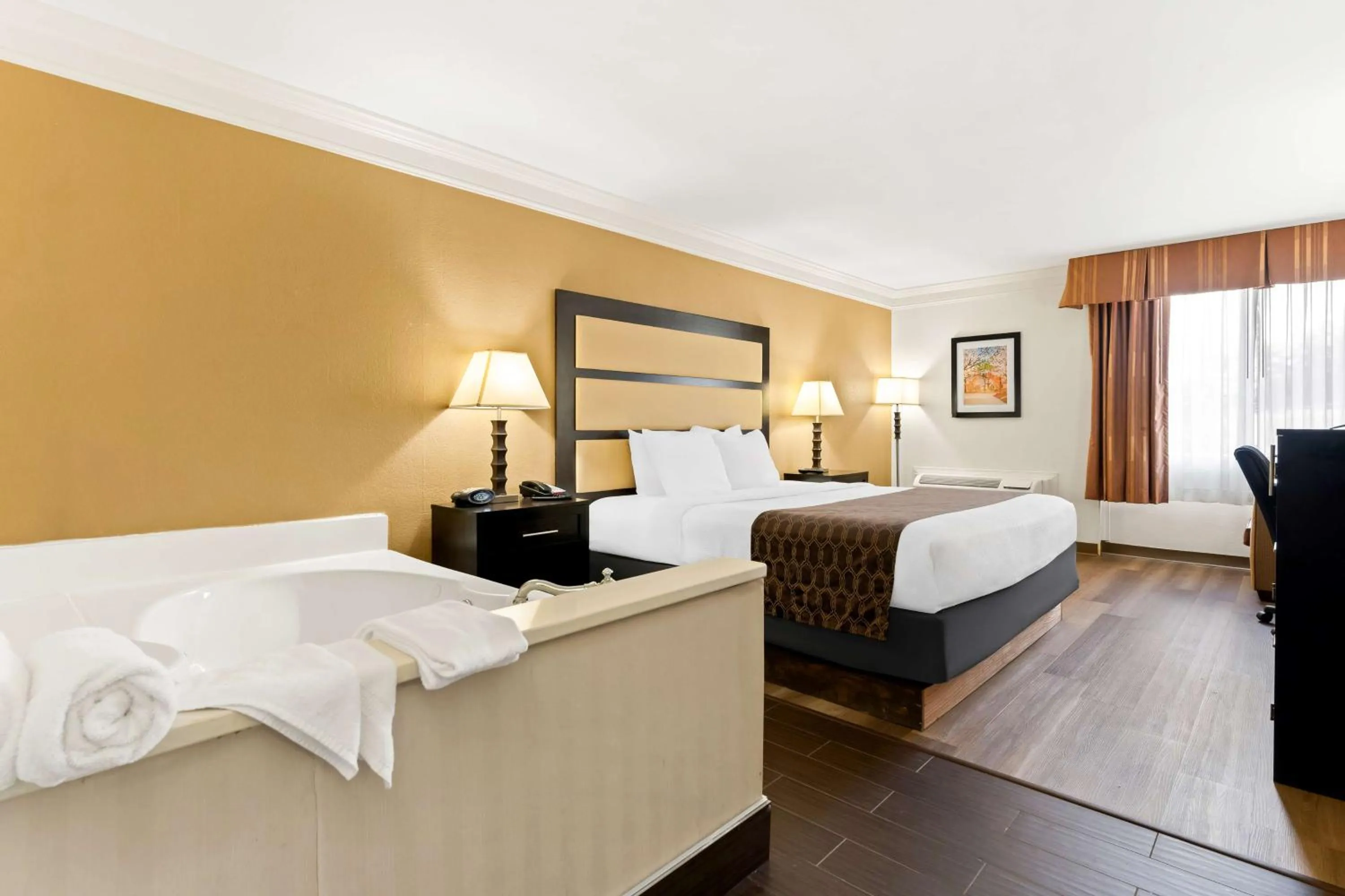 King Room - Non-Smoking in Best Western Riverside Inn