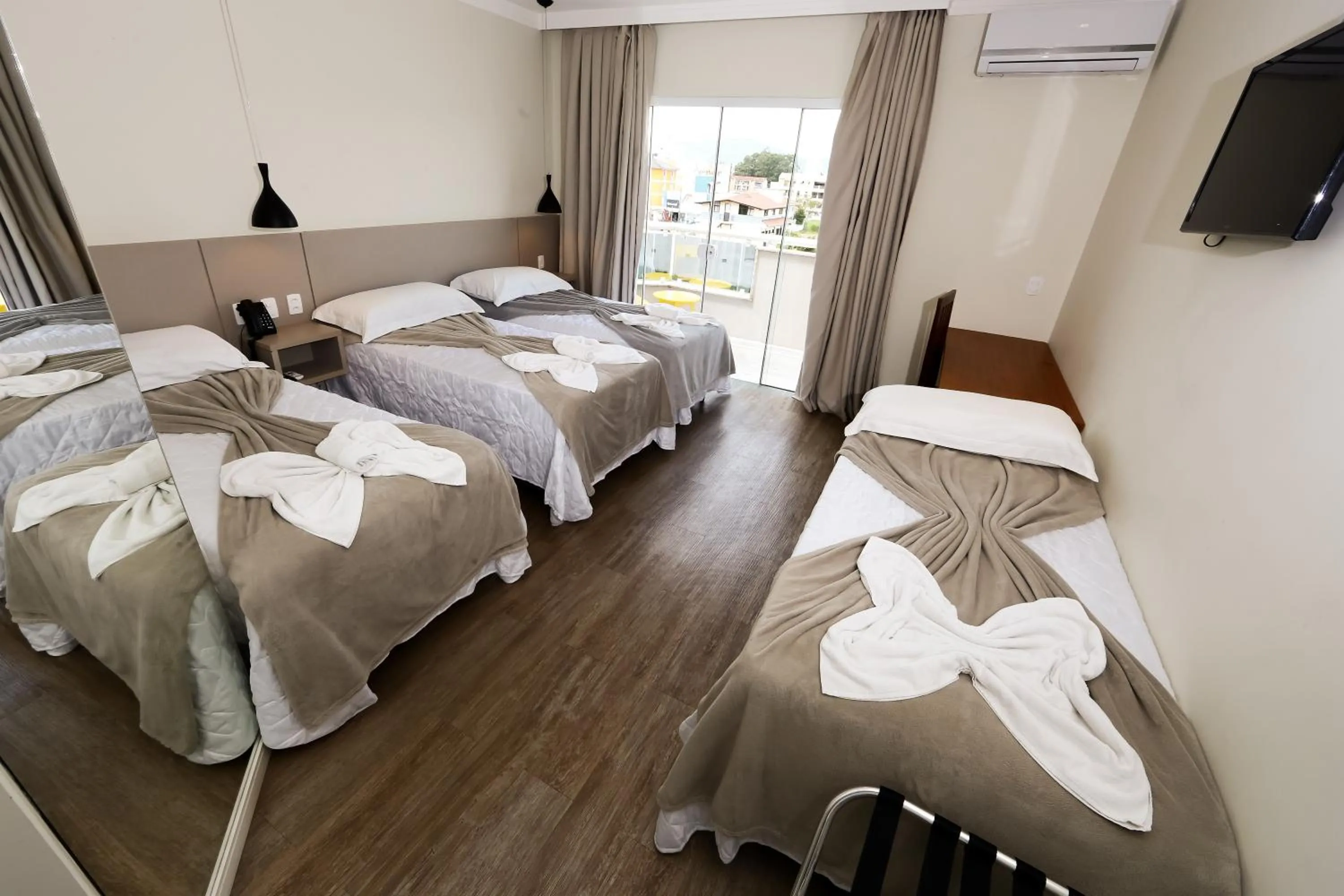 Quadruple Room in Das Nações Hotel