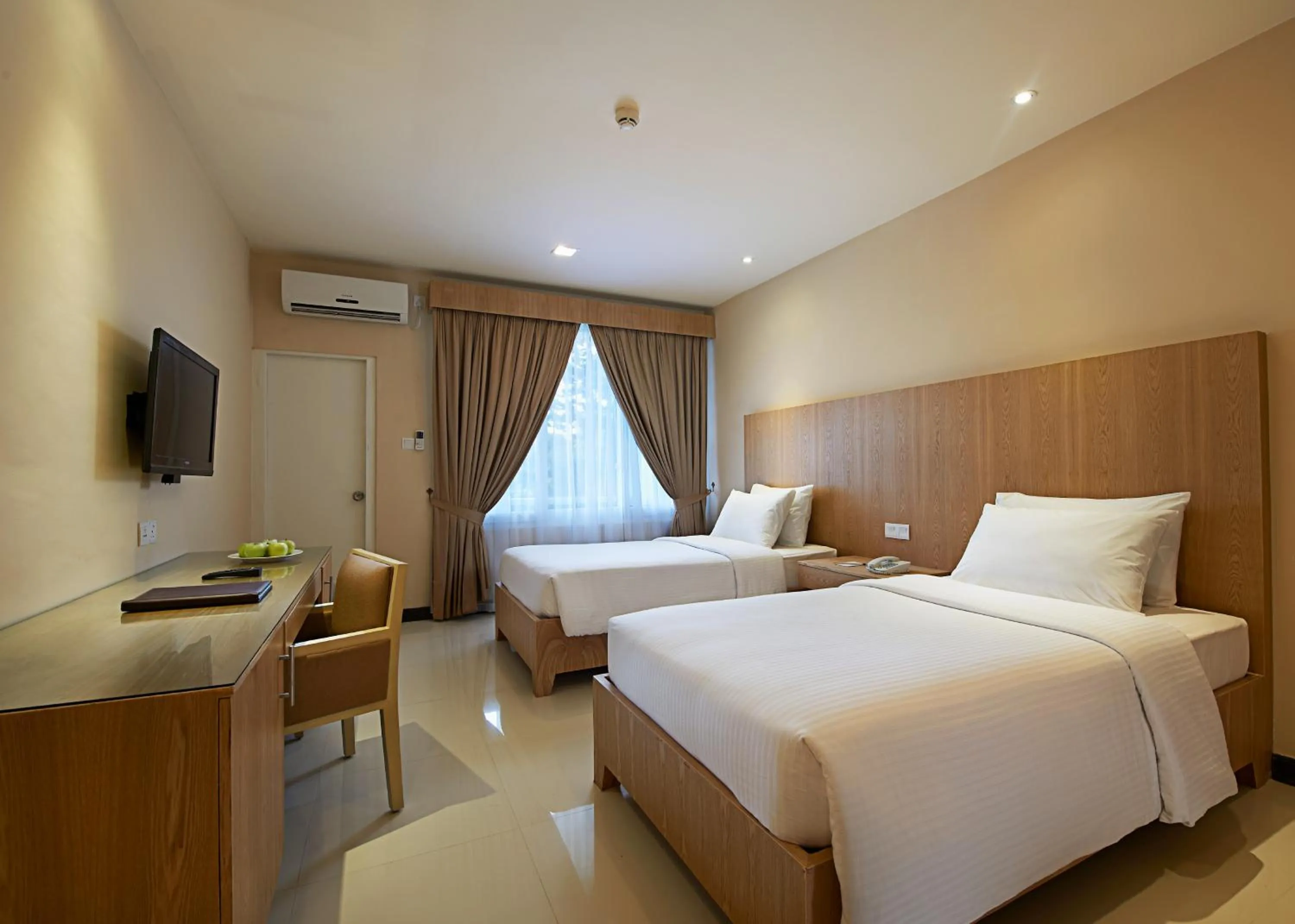 Deluxe Twin Room in Berjaya Hotel Colombo