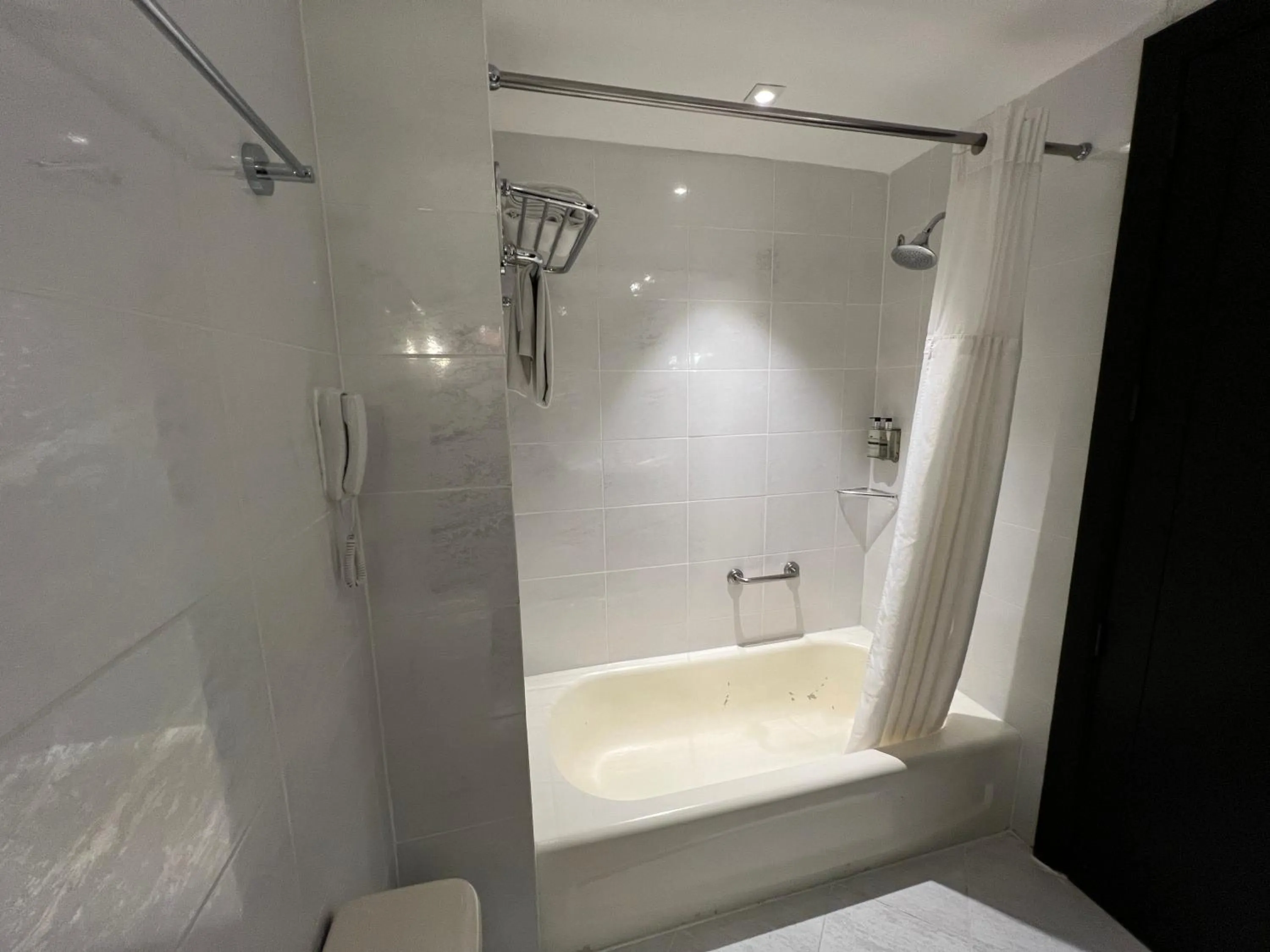 Executive Deluxe Twin Room in City Garden Hotel Makati