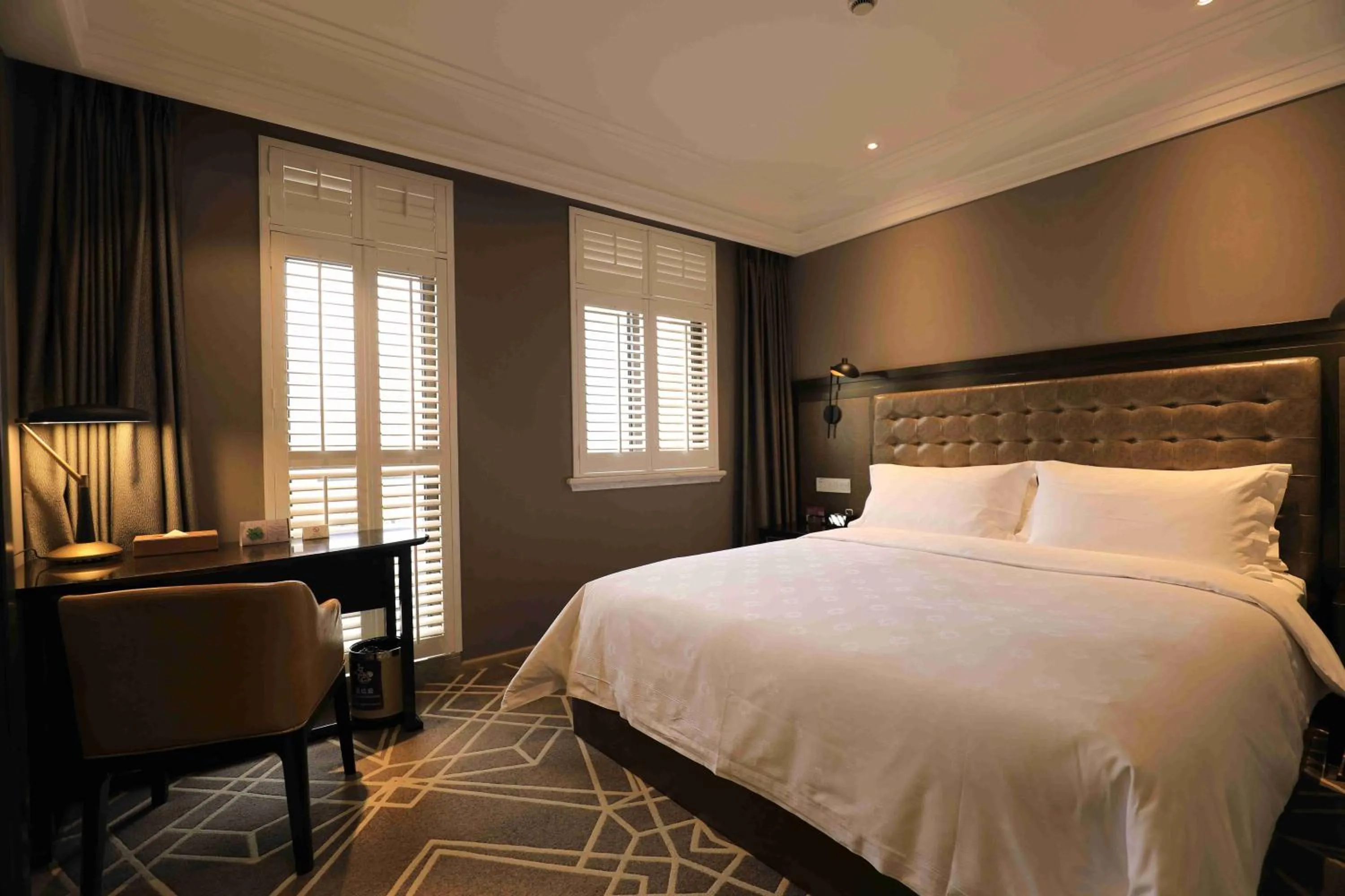 Super Sassy Double Room in Jinjiang Metropolo Hotel Classic Nanjing Road (East) Shanghai