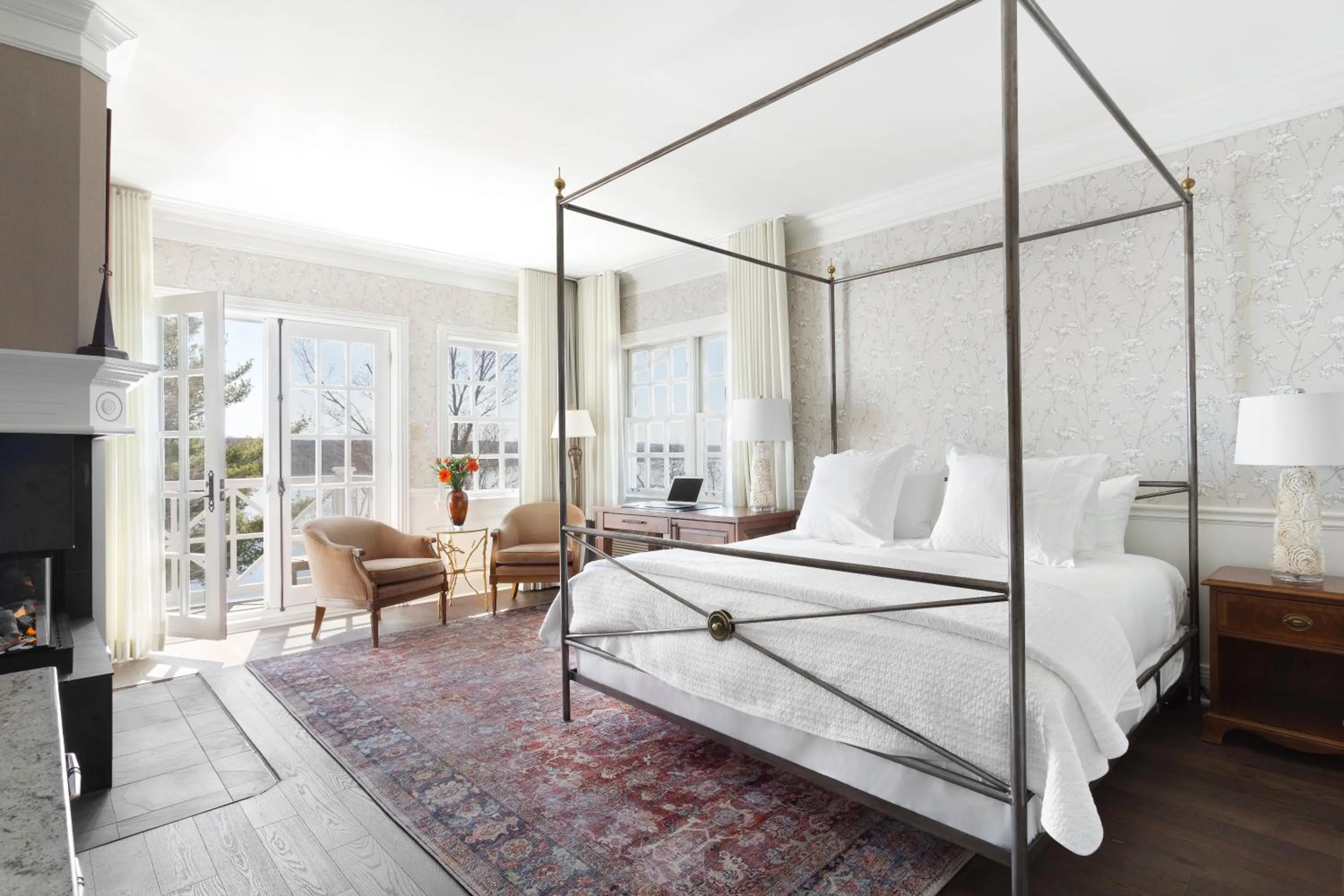 Deluxe King Room in Manoir Hovey, Relais & Châteaux