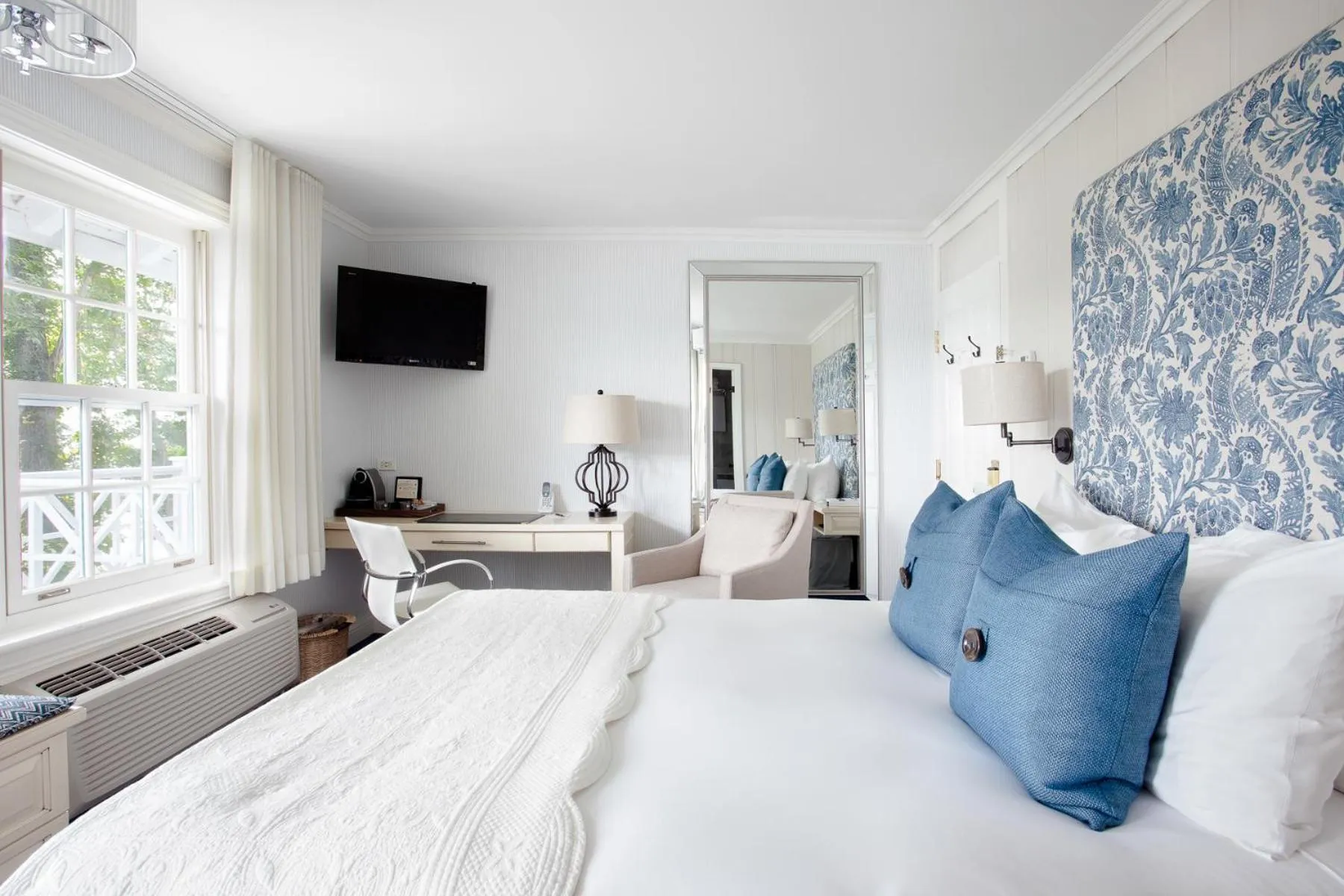 Superior Room in Manoir Hovey, Relais & Châteaux