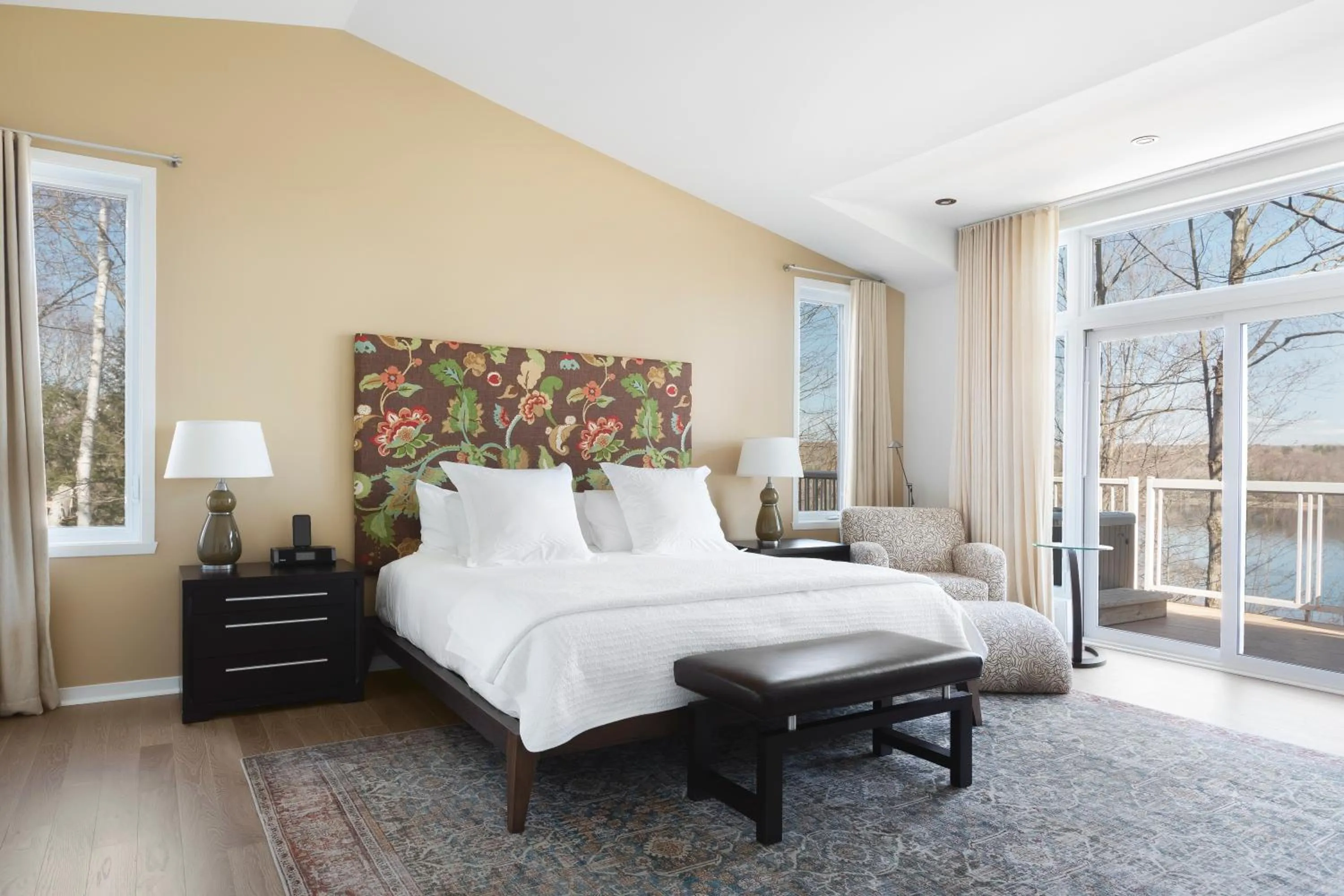 King Suite with Living Room-Oriole in Manoir Hovey, Relais & Châteaux