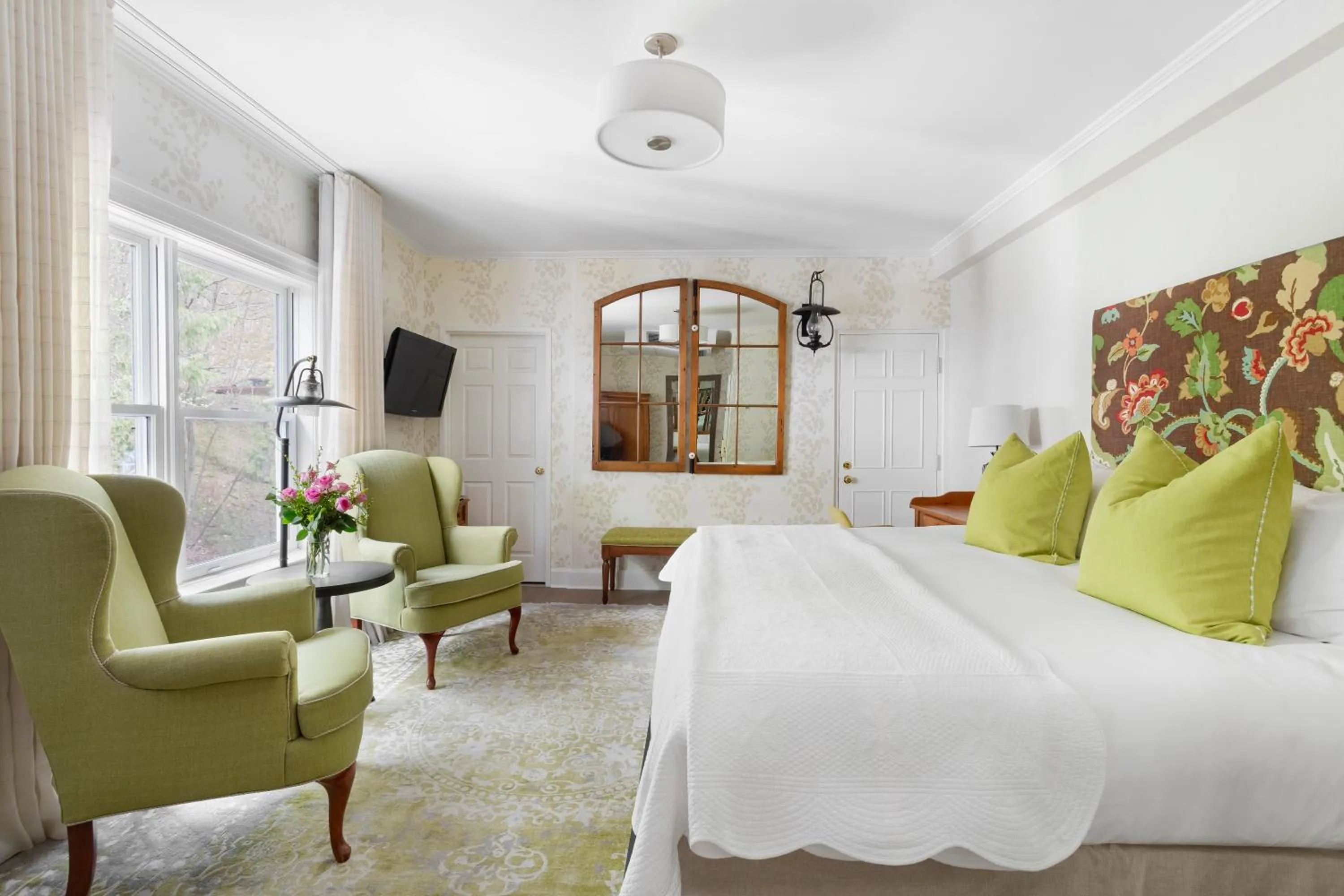 Standard  Room in Manoir Hovey, Relais & Châteaux