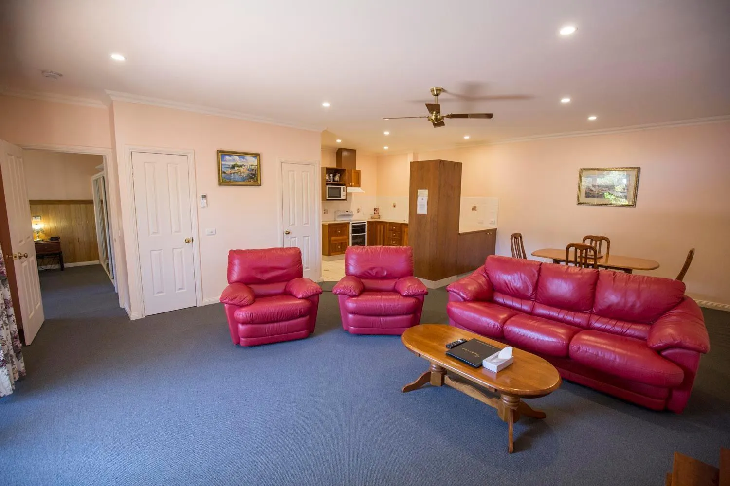 One-Bedroom Cottage in Robyn's Nest Lakeside Resort