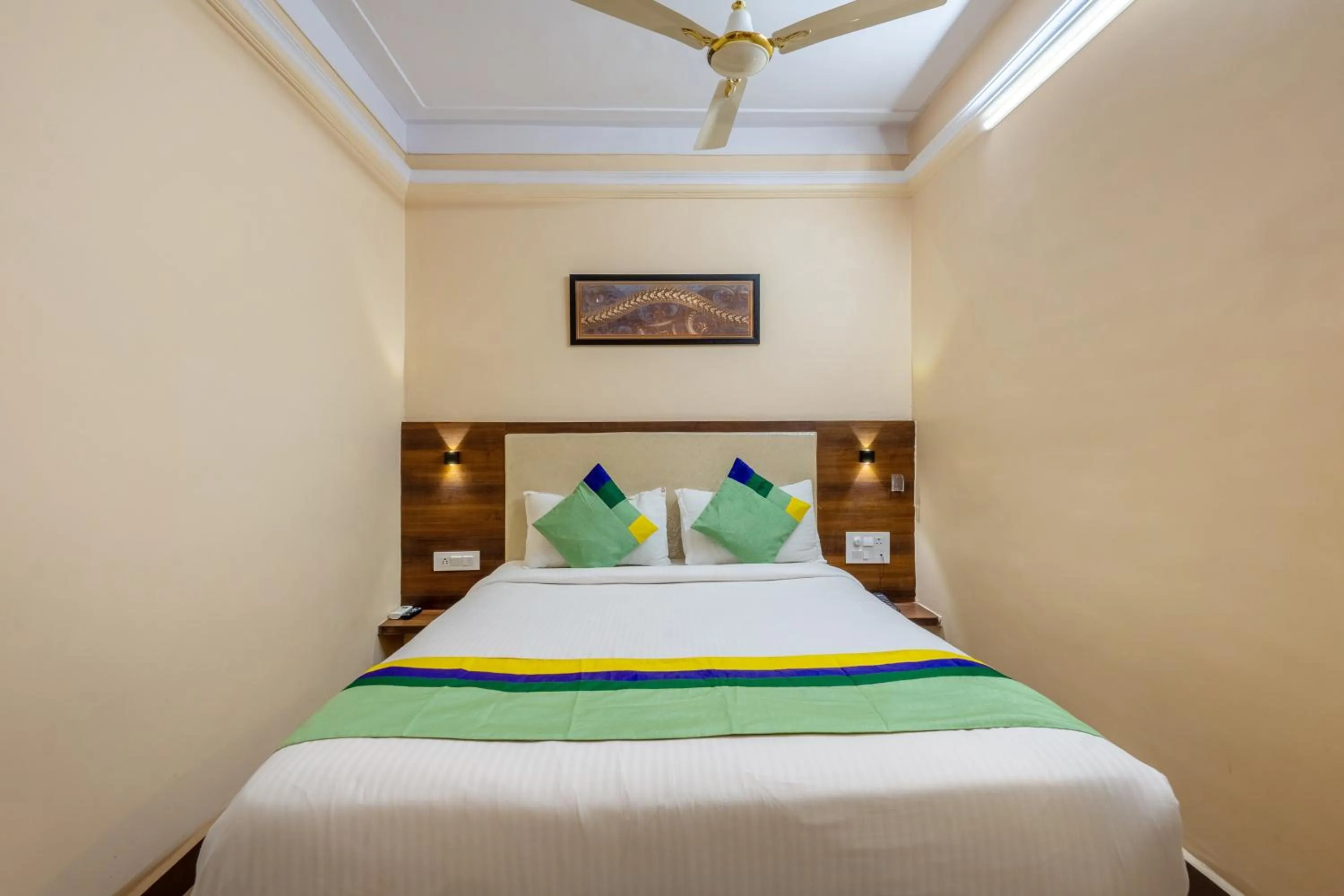 Economy Double Room - single occupancy in Treebo Sunheads