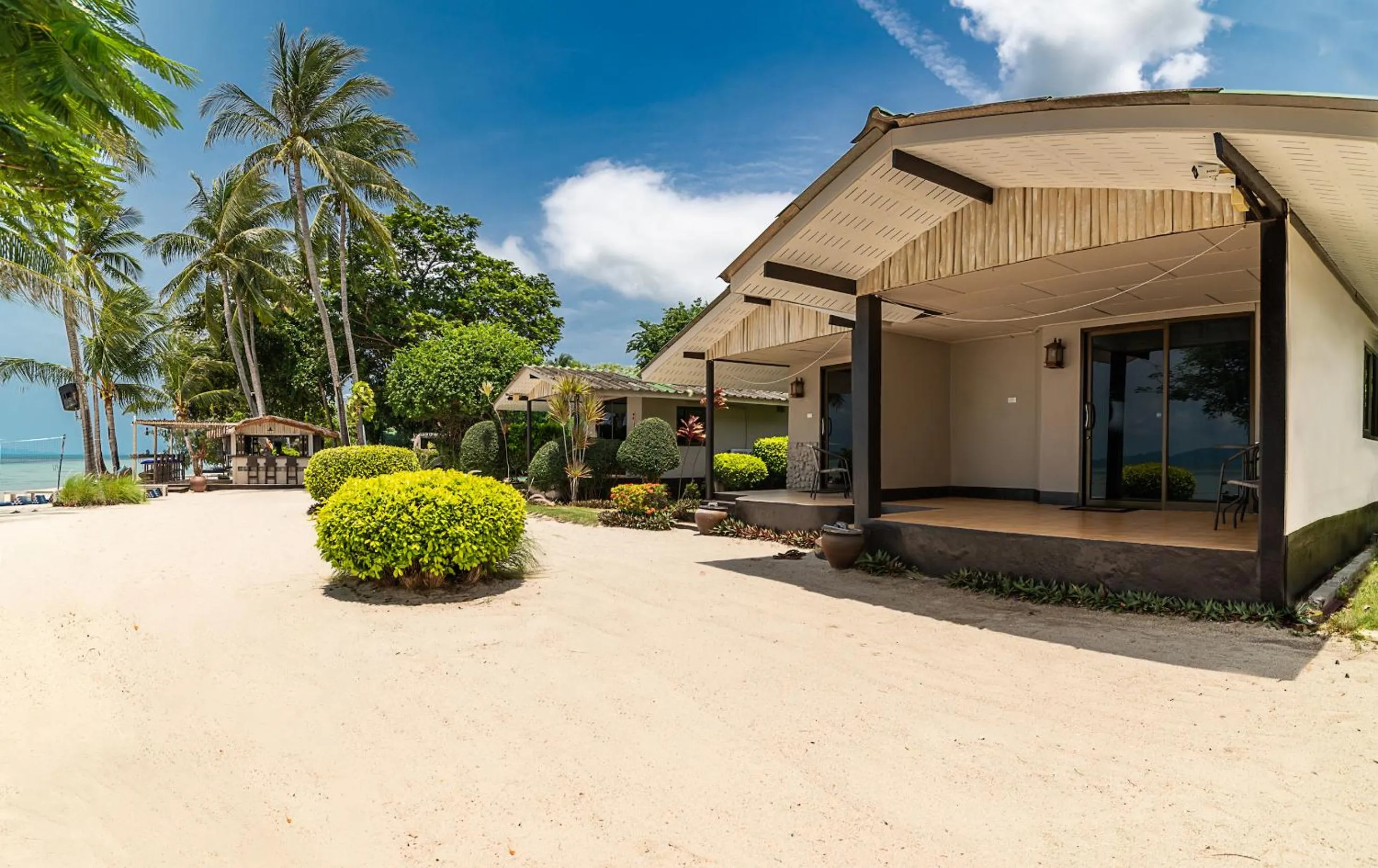 Deluxe Bungalow with Sea View in Phangan Beach Resort