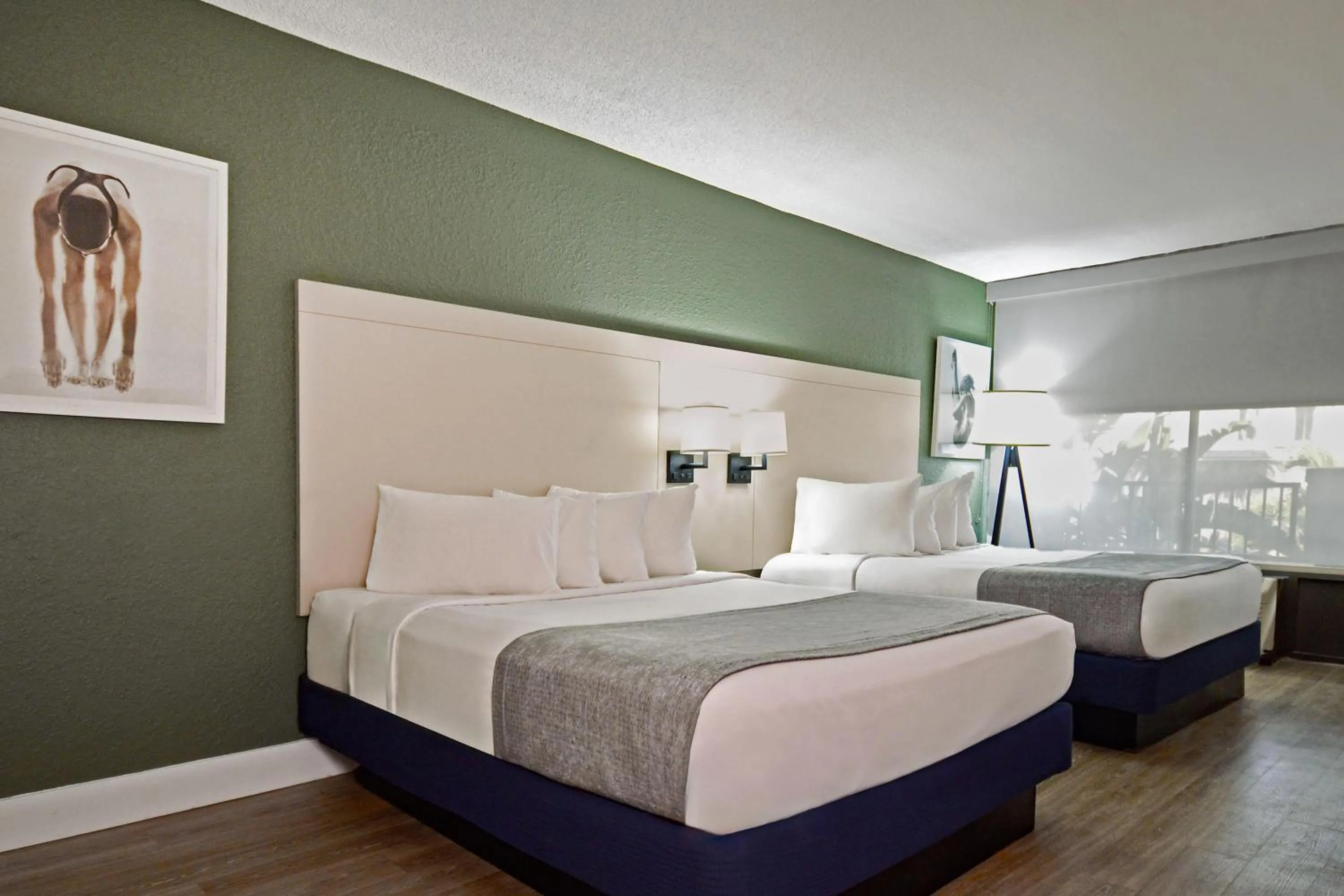 Queen Room with Two Queen Beds, Mobility Access and Bathtub with Grab Bars, Non-Smoking in Wyndham I-Drive Avanti Resort & Conference Center