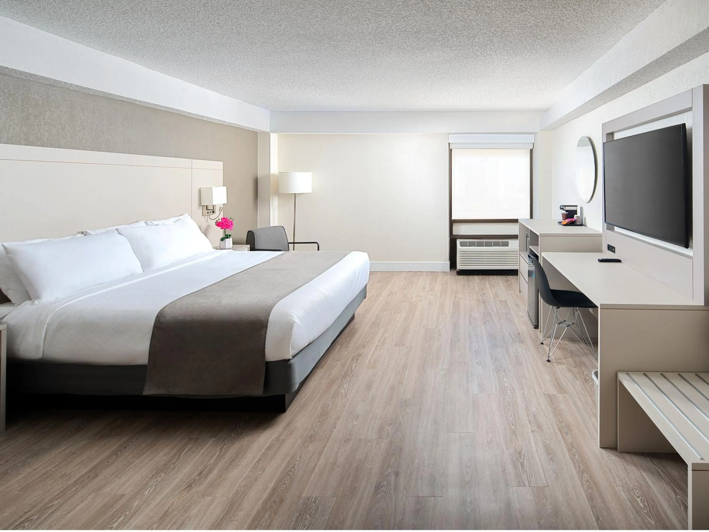 Deluxe King Room-Tower in Wyndham I-Drive Avanti Resort & Conference Center