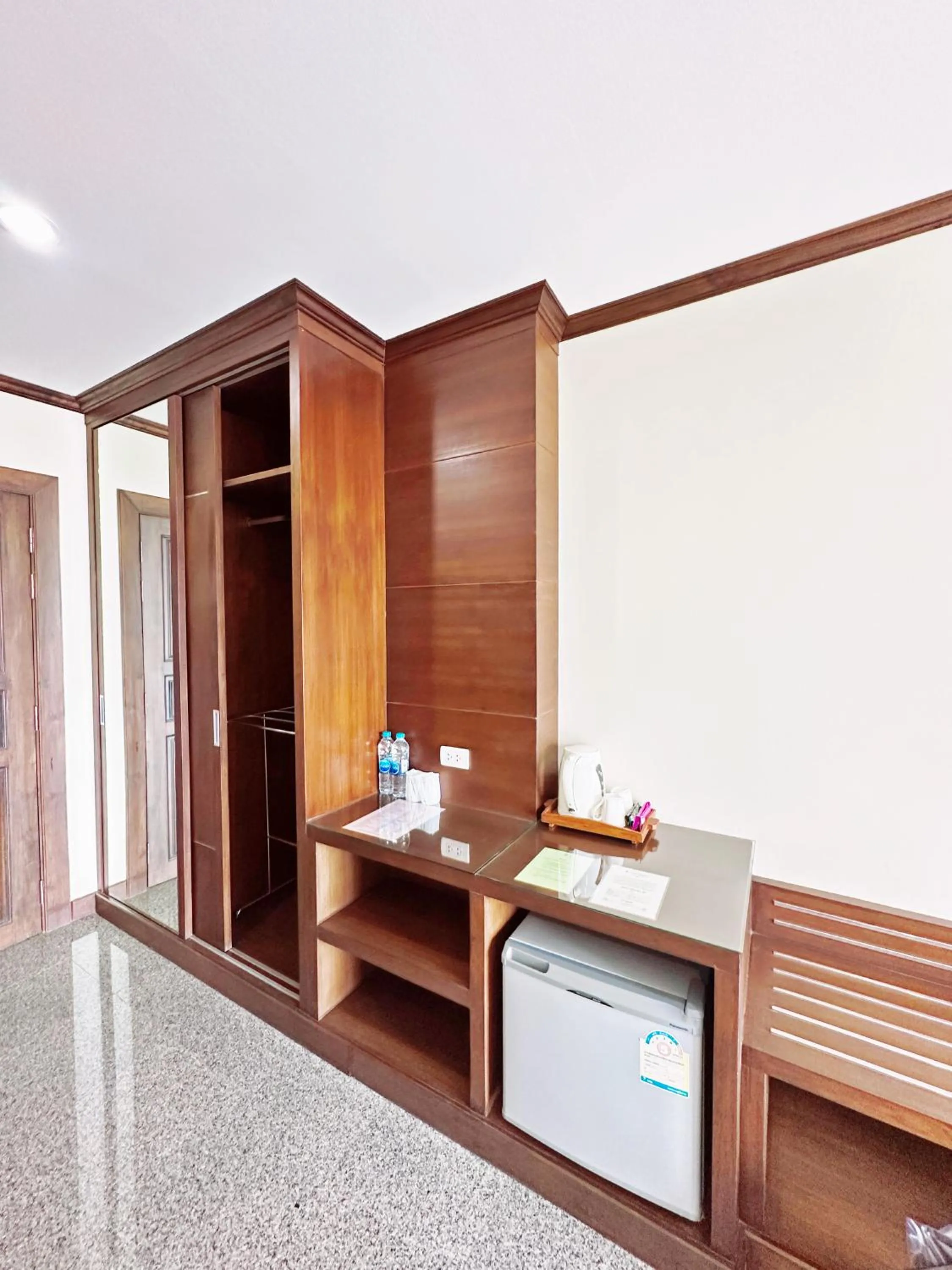 Standard Twin Room with City View in Green Hill Hotel Phayao