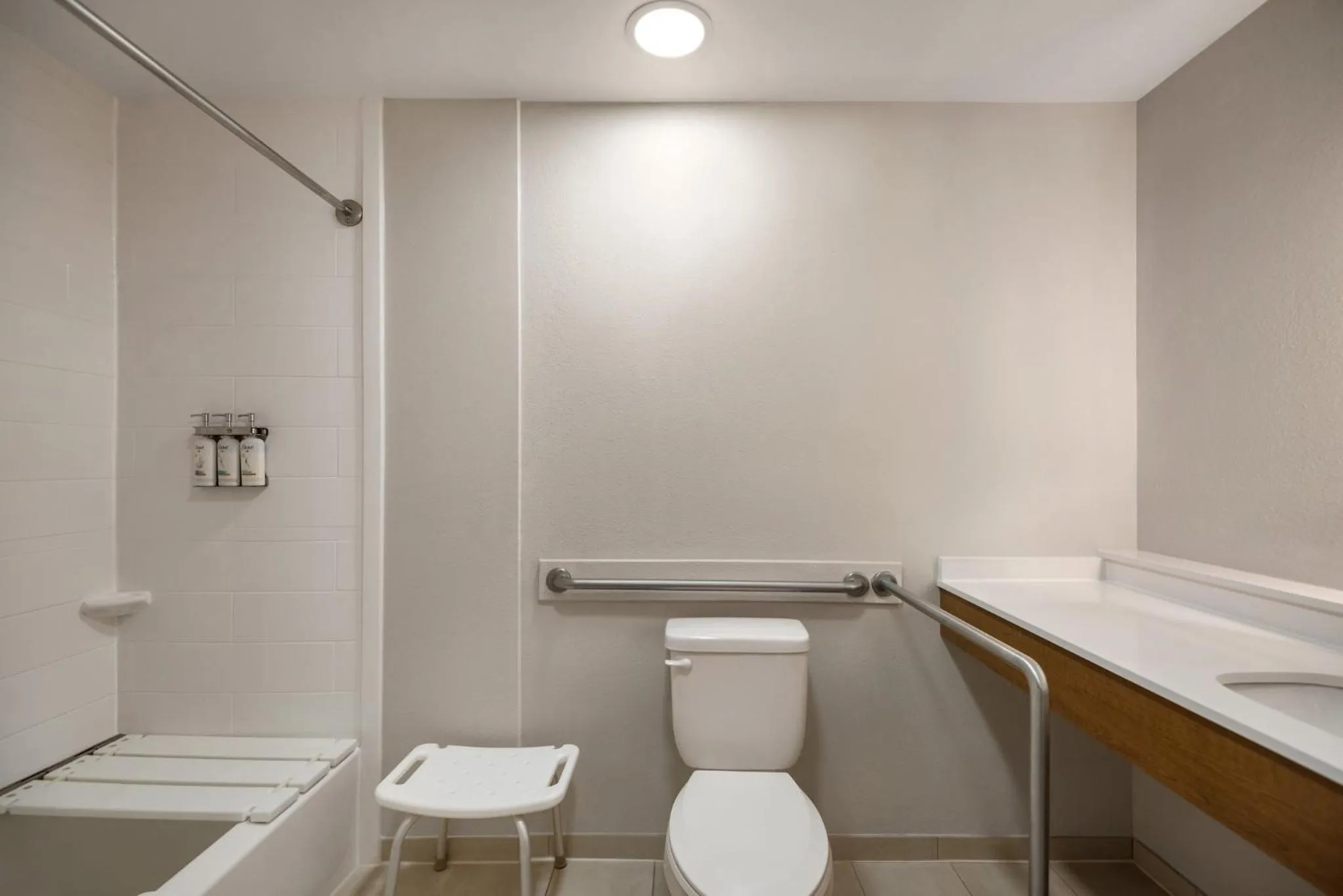 Suite with Mobility Accessible Tub - Non-Smoking in Holiday Inn Express Stephens City by IHG