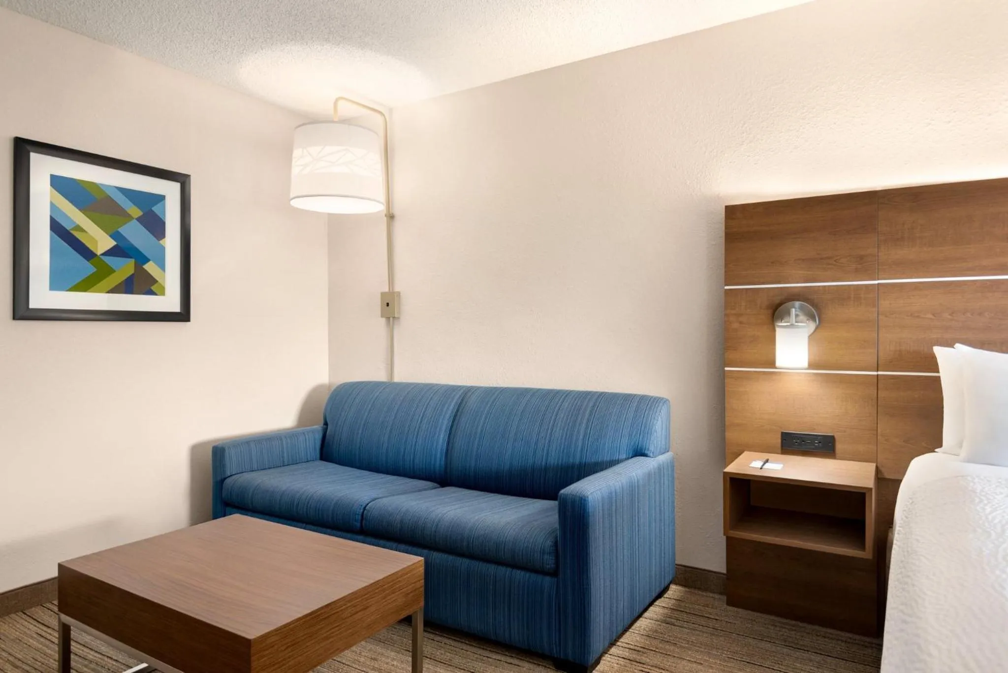 King Suite in Holiday Inn Express Stephens City by IHG