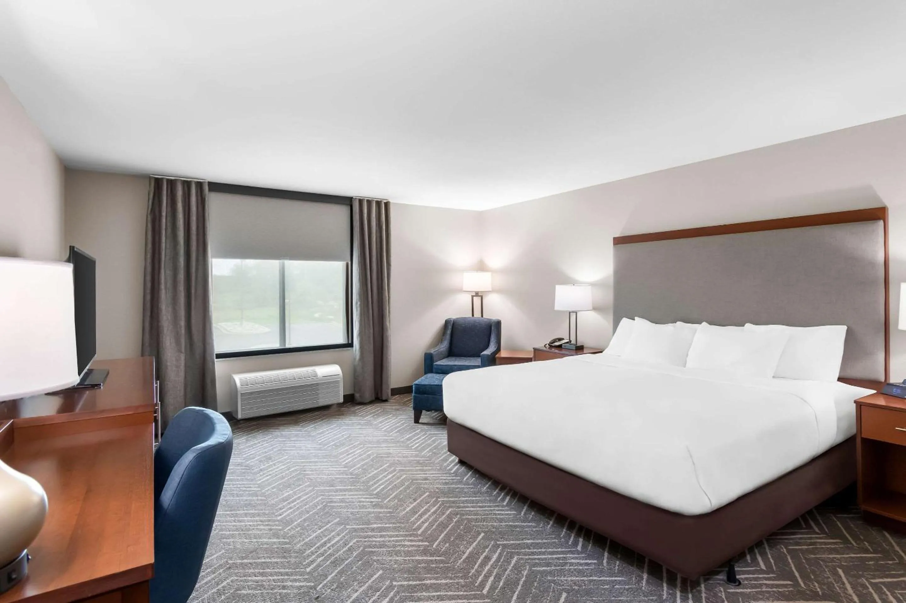 King Room - Accessible/Non-Smoking in Comfort Inn & Suites Mountain Iron and Virginia