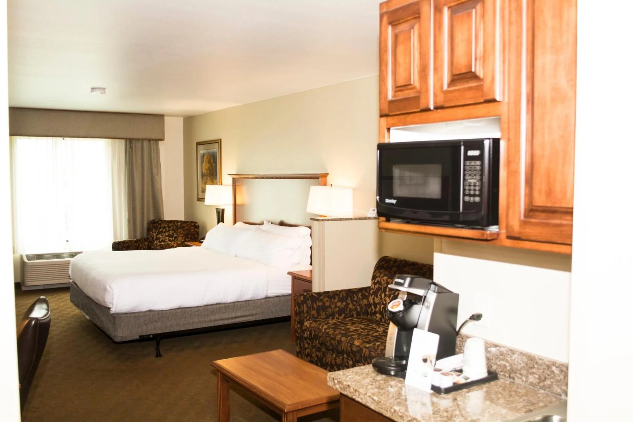 King Suite with Sofa Bed in Holiday Inn Express & Suites - Mason City by IHG