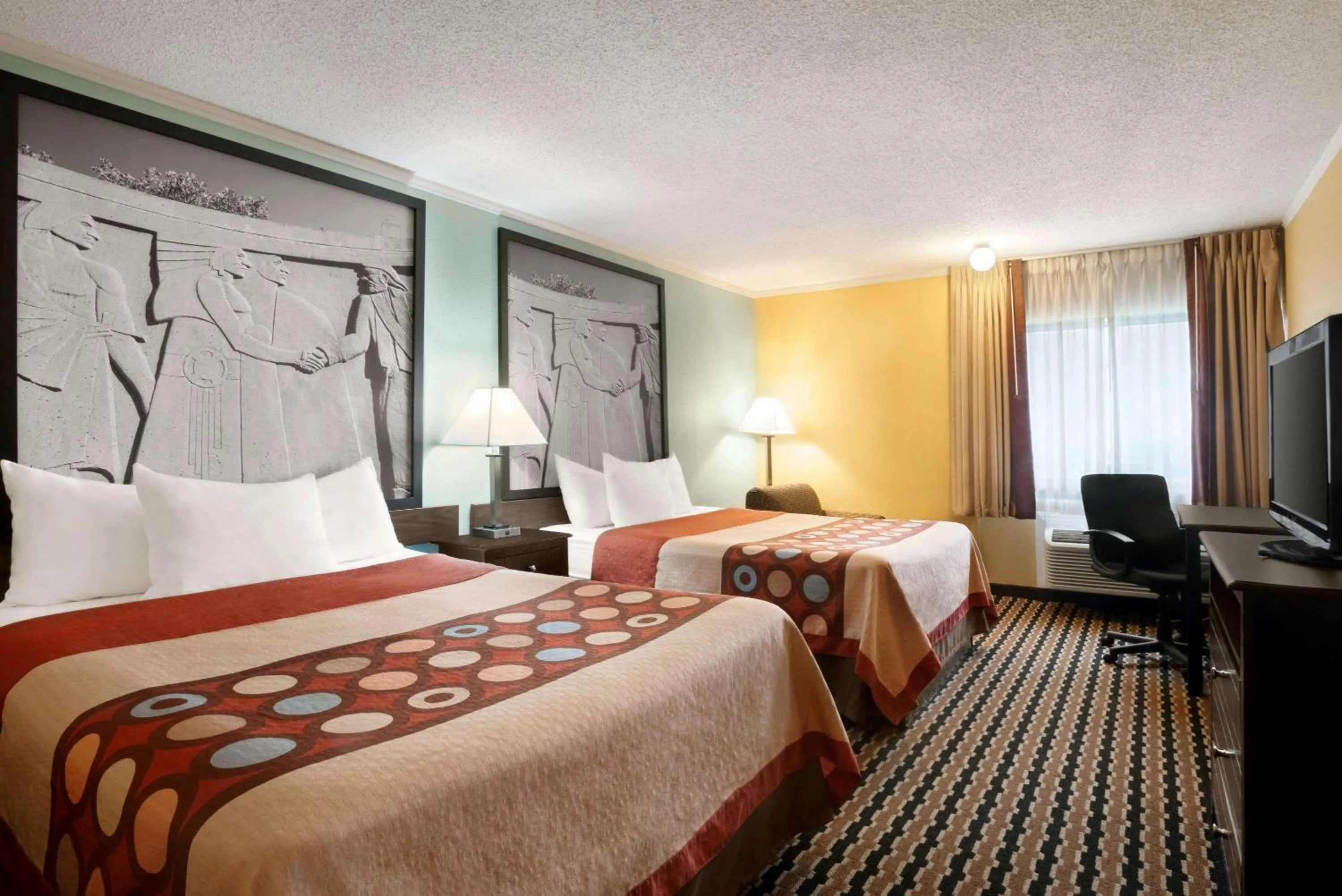 Queen Room with Two Queen Beds - Non-Smoking in Super 8 by Wyndham Des Moines