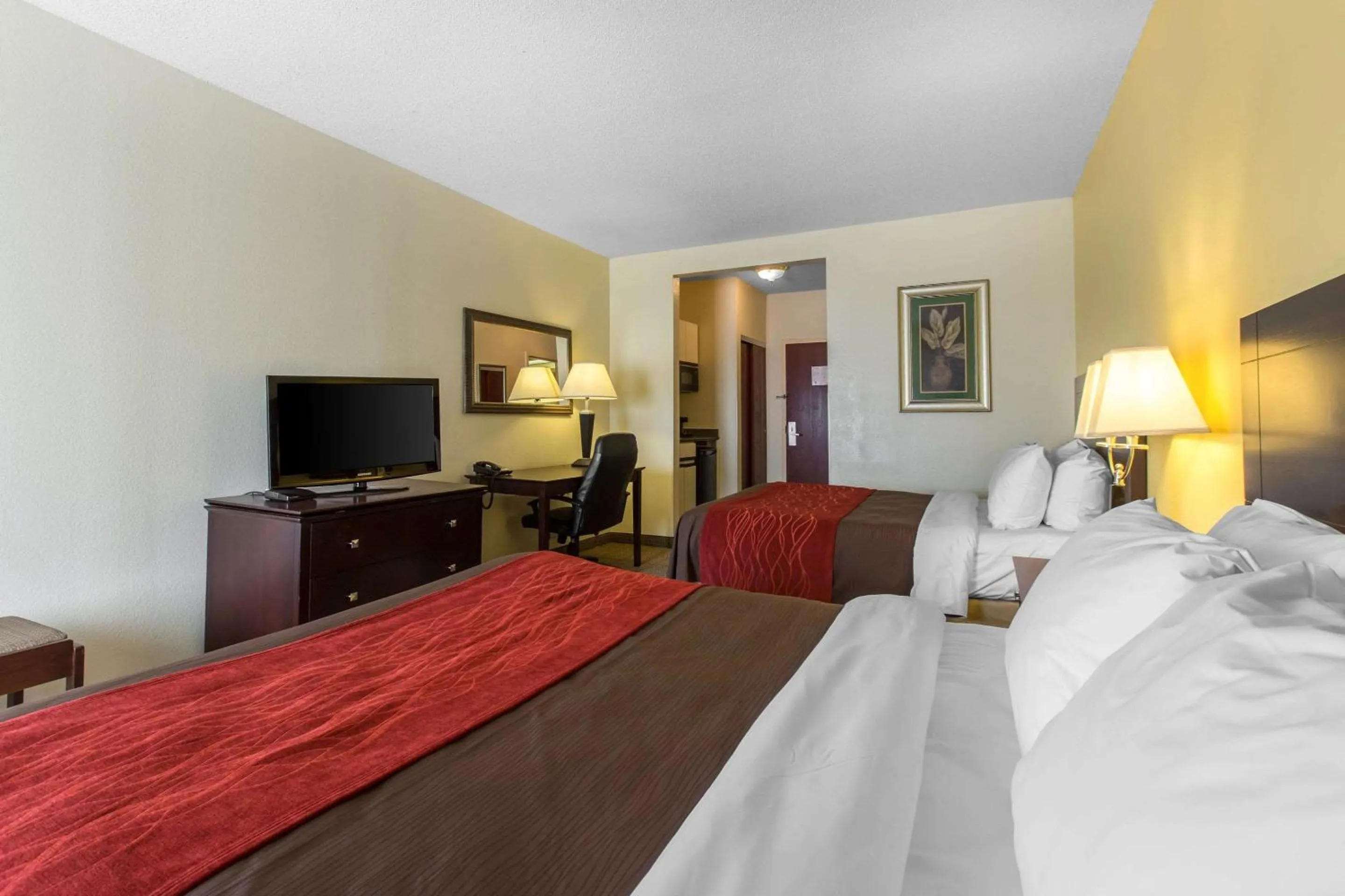 Queen Room with Two Queen Beds - Non-Smoking in Comfort Inn & Suites Thomson