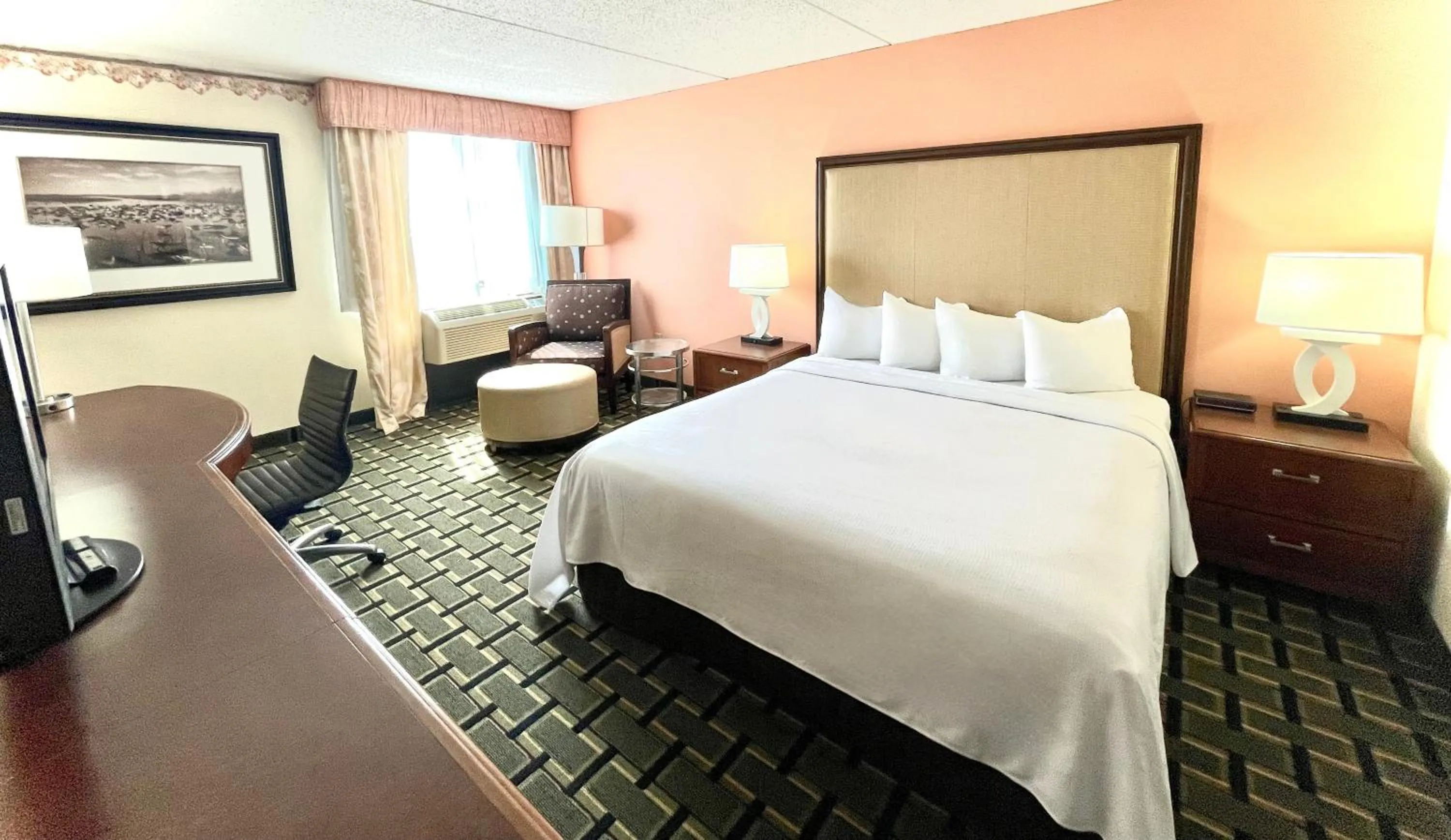 Deluxe King Room in Fairbridge Hotel Cleveland East