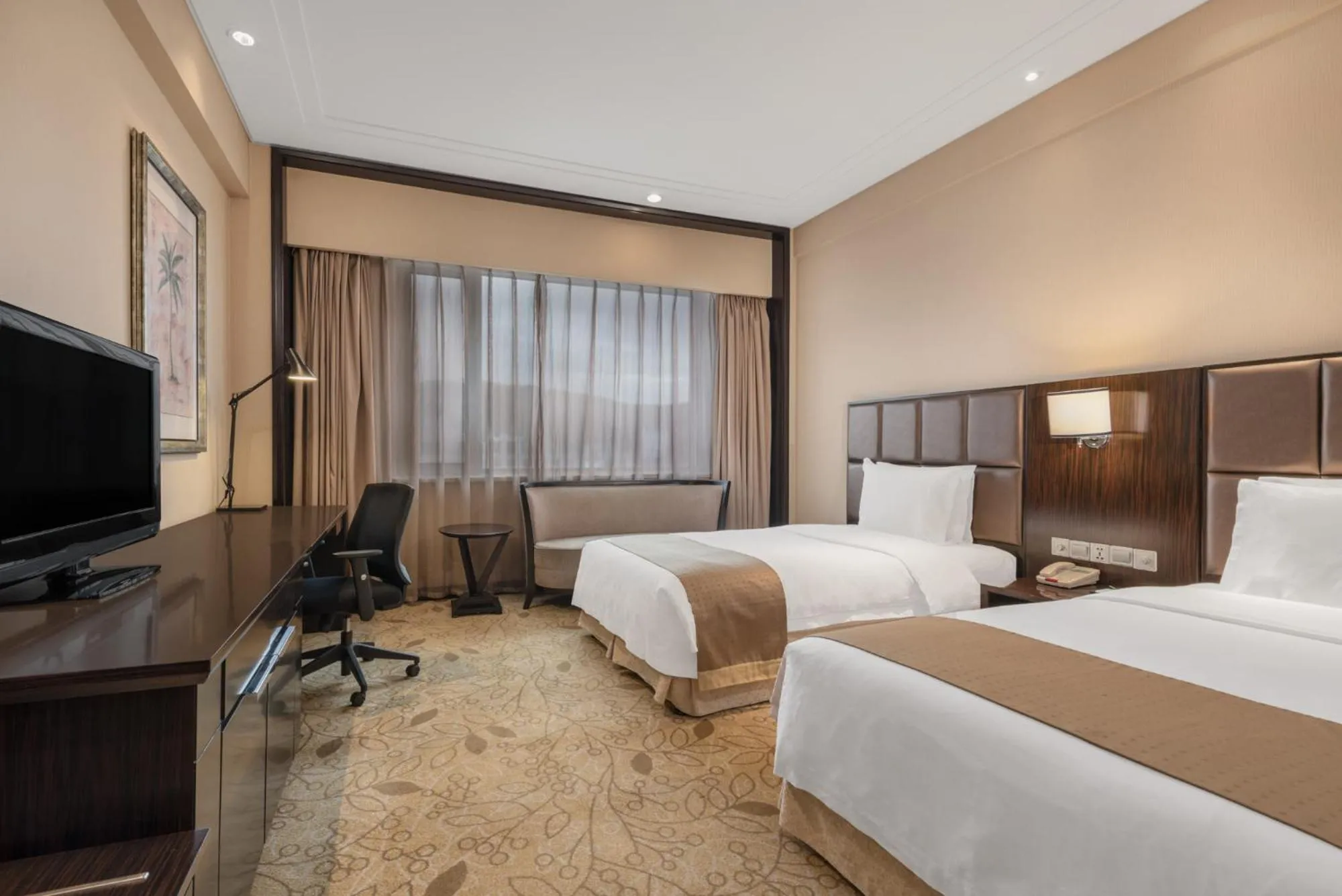 Standard Twin Room with Lounge Access in Holiday Inn Mudanjiang by IHG