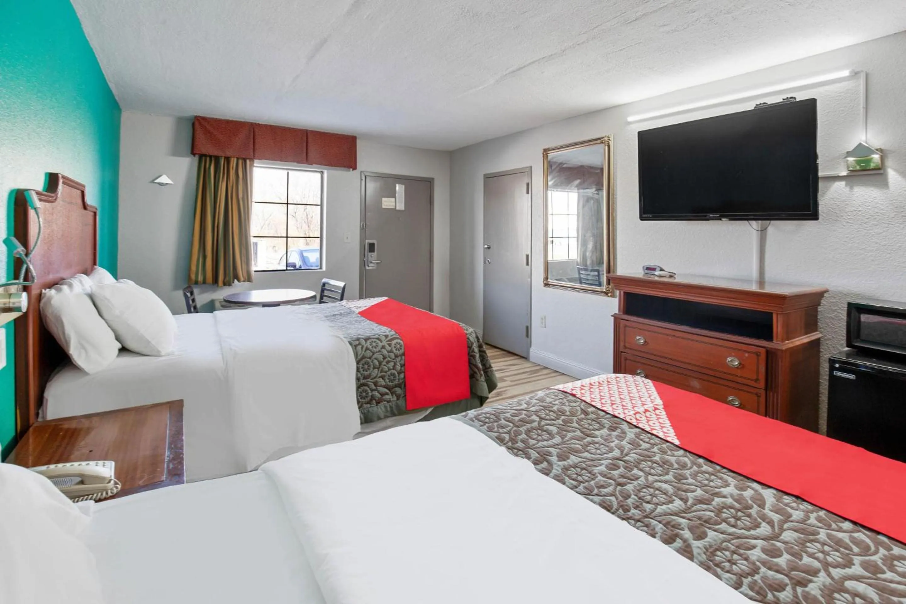 Double Room with Two Double Beds Smoking in Hotel O Columbia Downtown near I-65