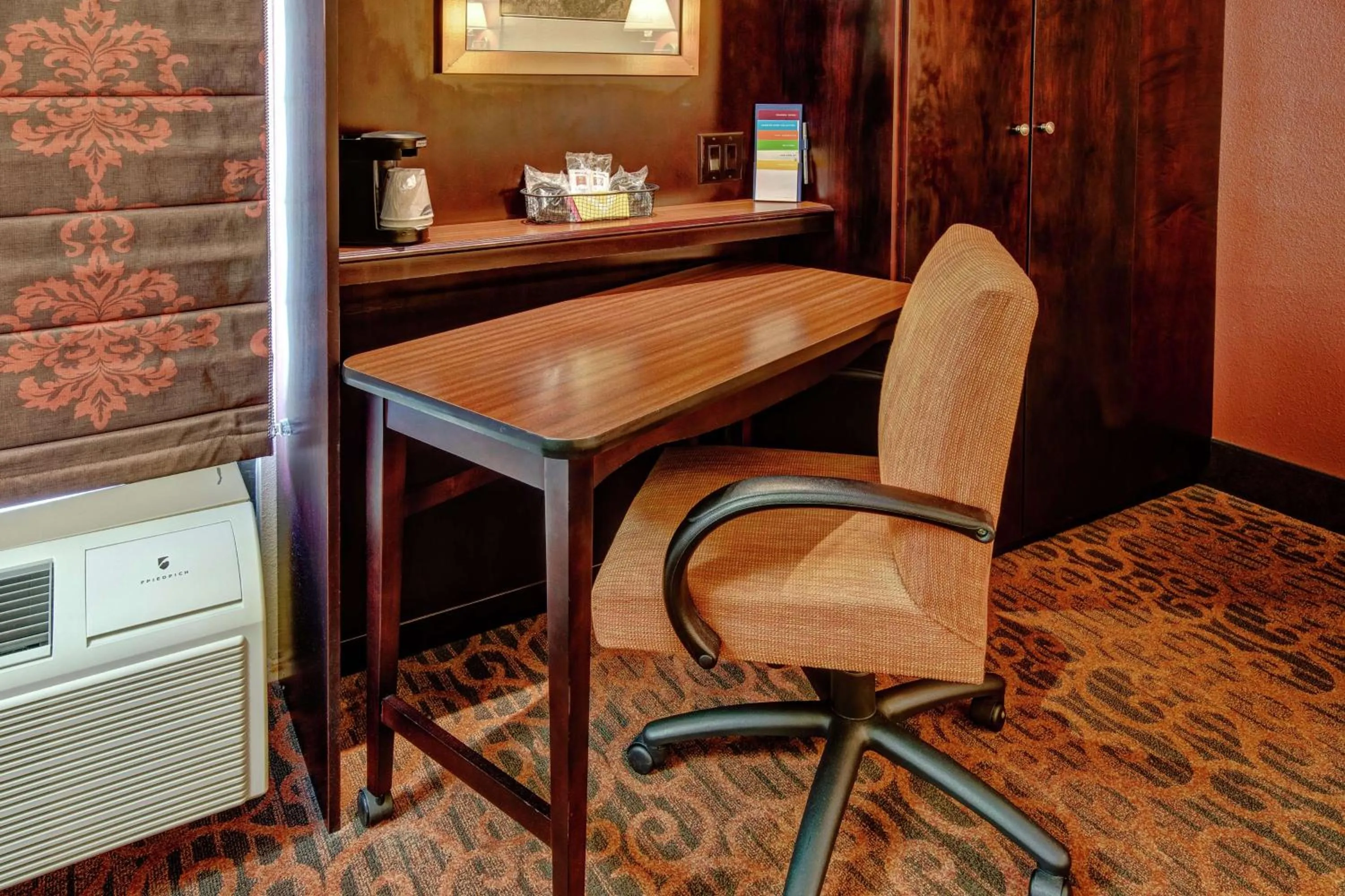 King Room with Kitchenette - Non-Smoking in Hampton Inn Ashland