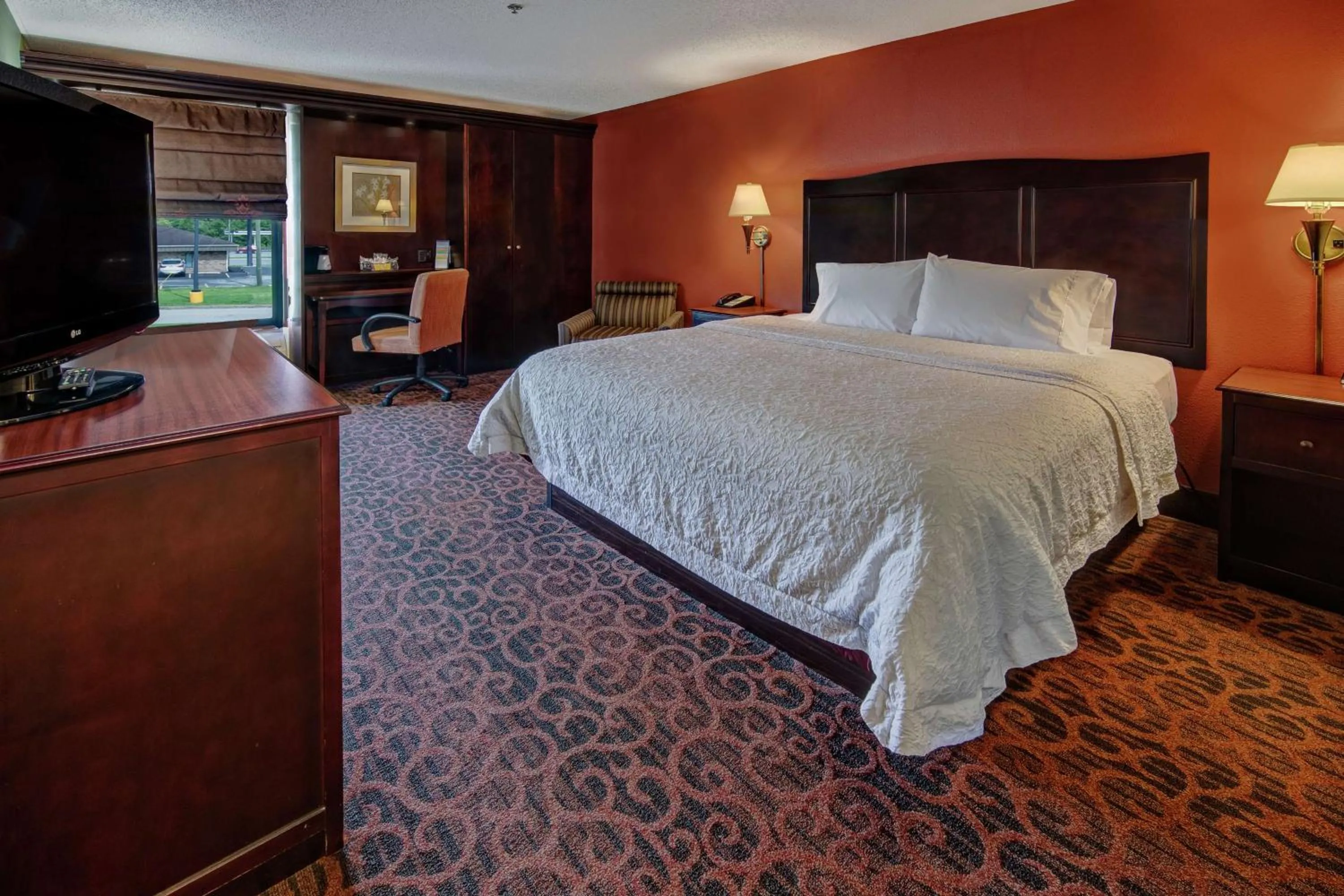 King Room with King Bed - Non-Smoking in Hampton Inn Ashland