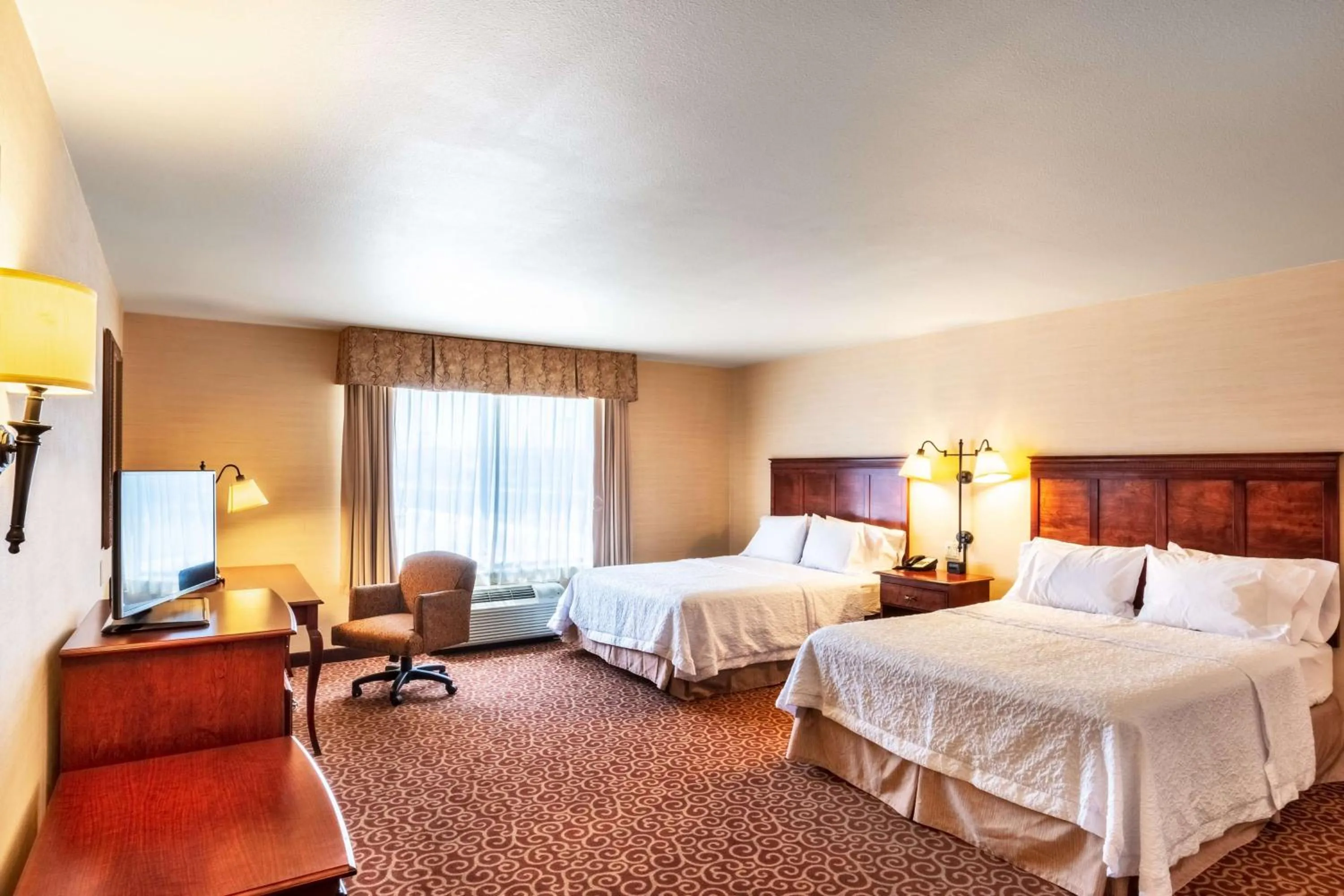 Queen Room with Two Queen Beds - Mobility and Hearing Access/Non-Smoking in Hampton Inn Rawlins
