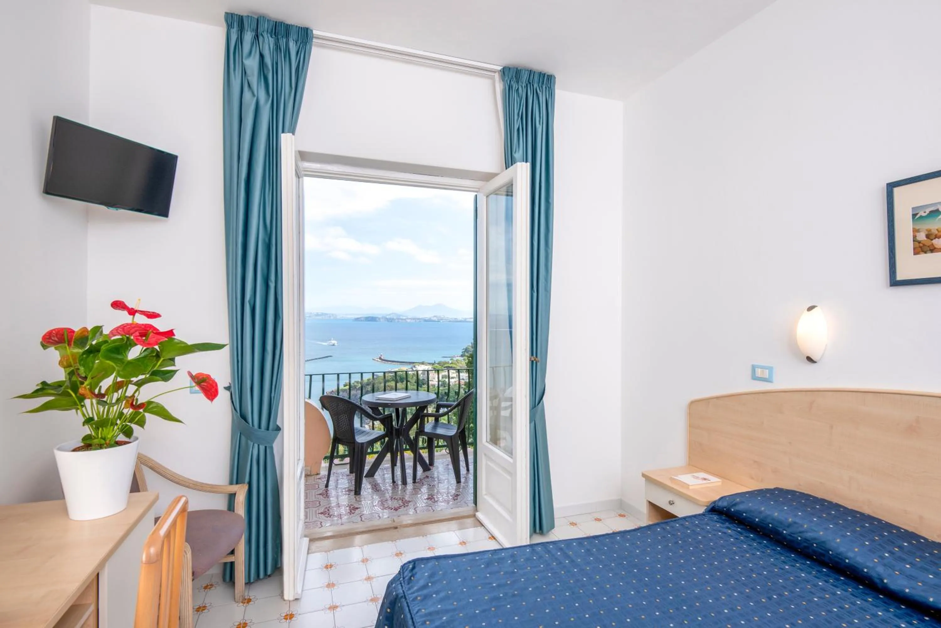 Superior Double or Twin Room with Sea View in Hotel Villa Ireos