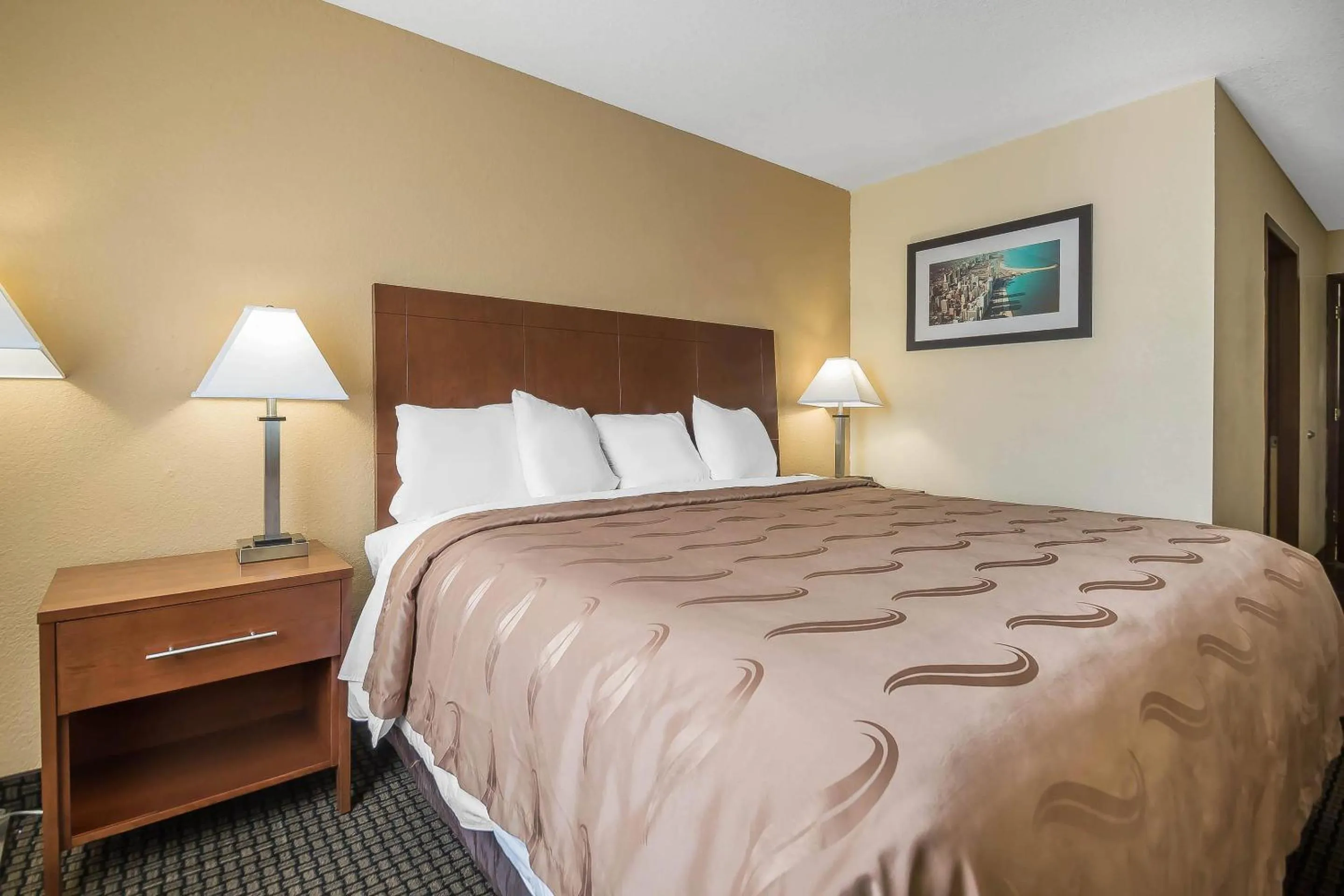 King Room - Disability Access/Non-Smoking in Quality Inn Janesville North