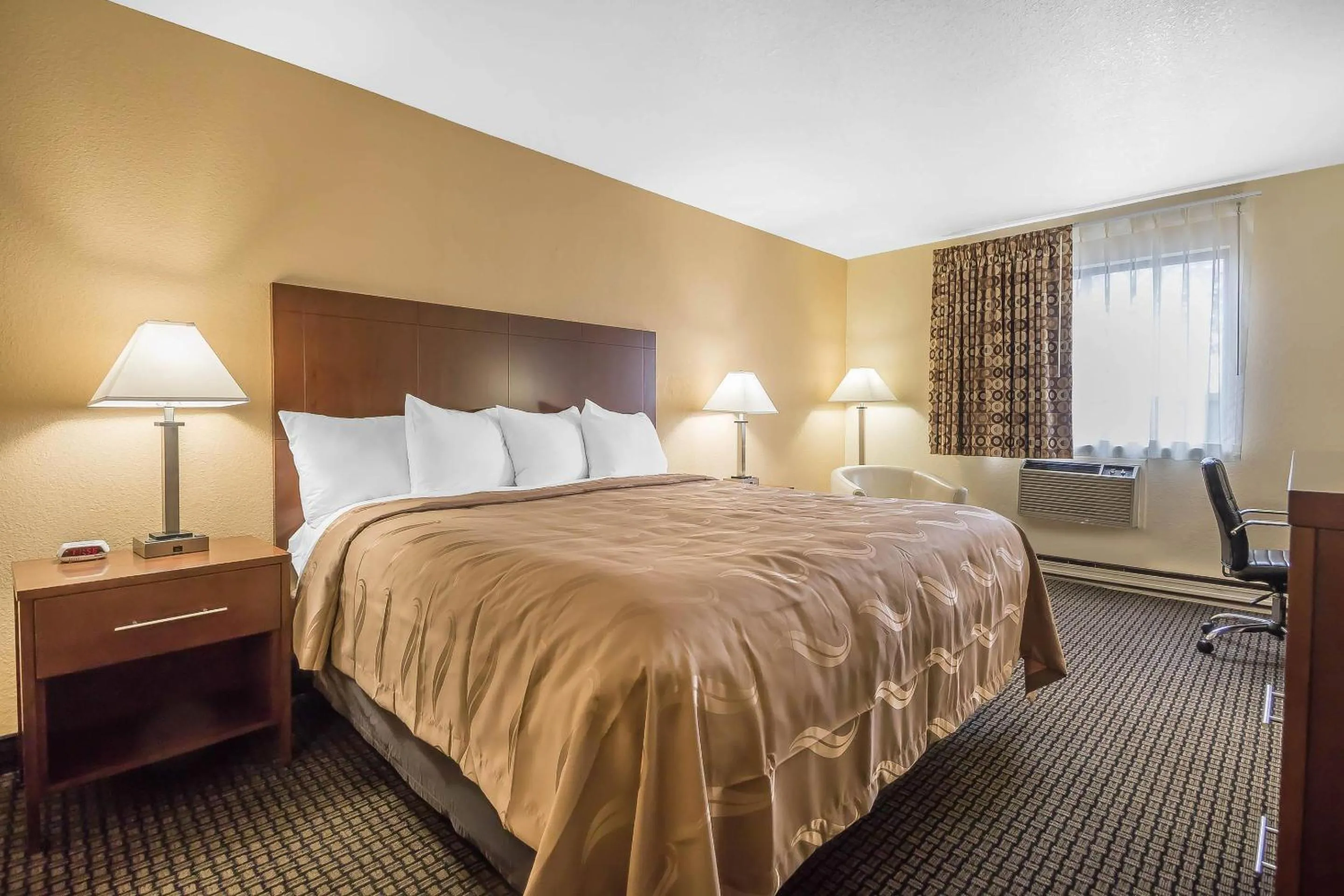 King Room in Quality Inn Janesville North