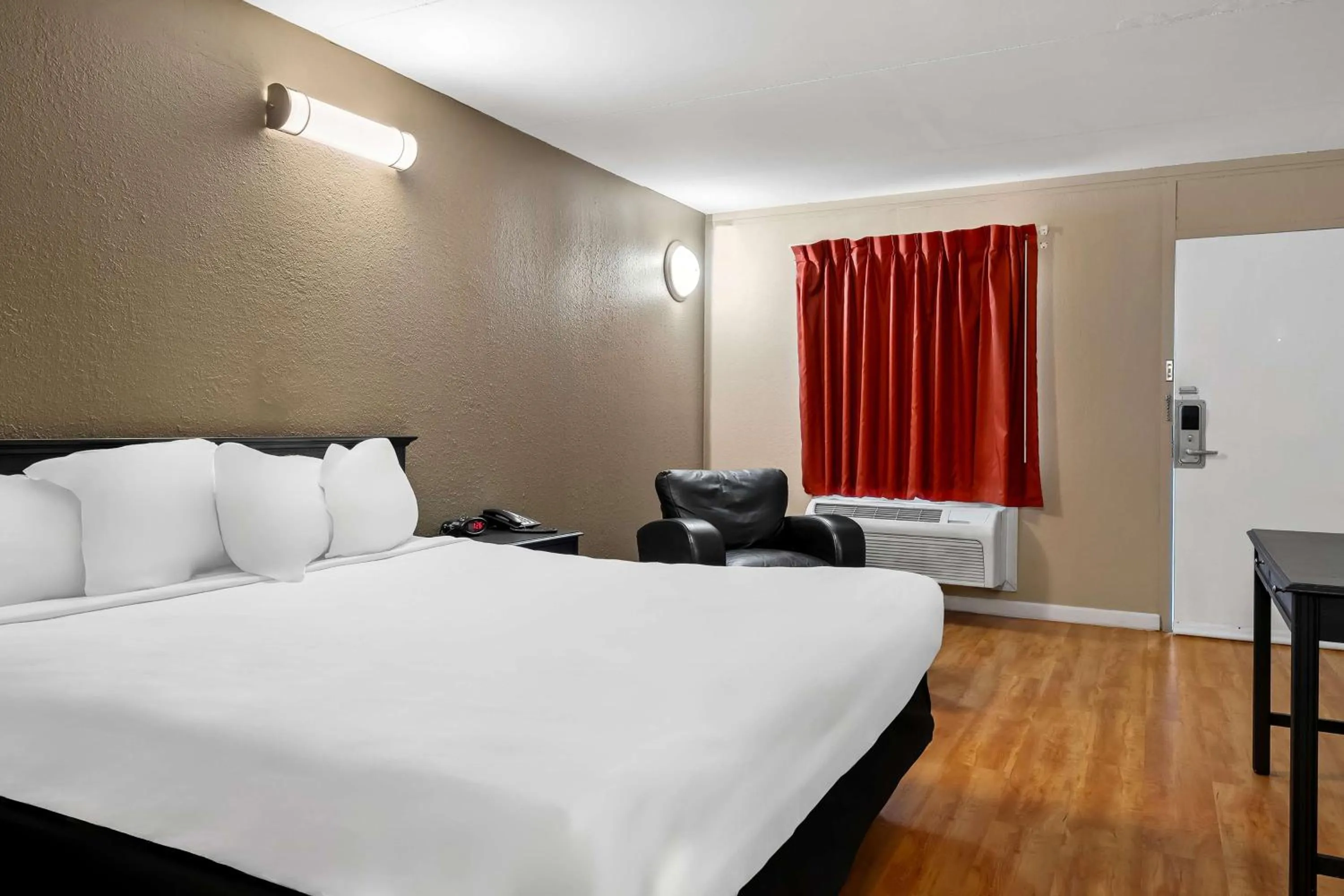 King Room - Smoking  in Americas Best Value Inn Danville