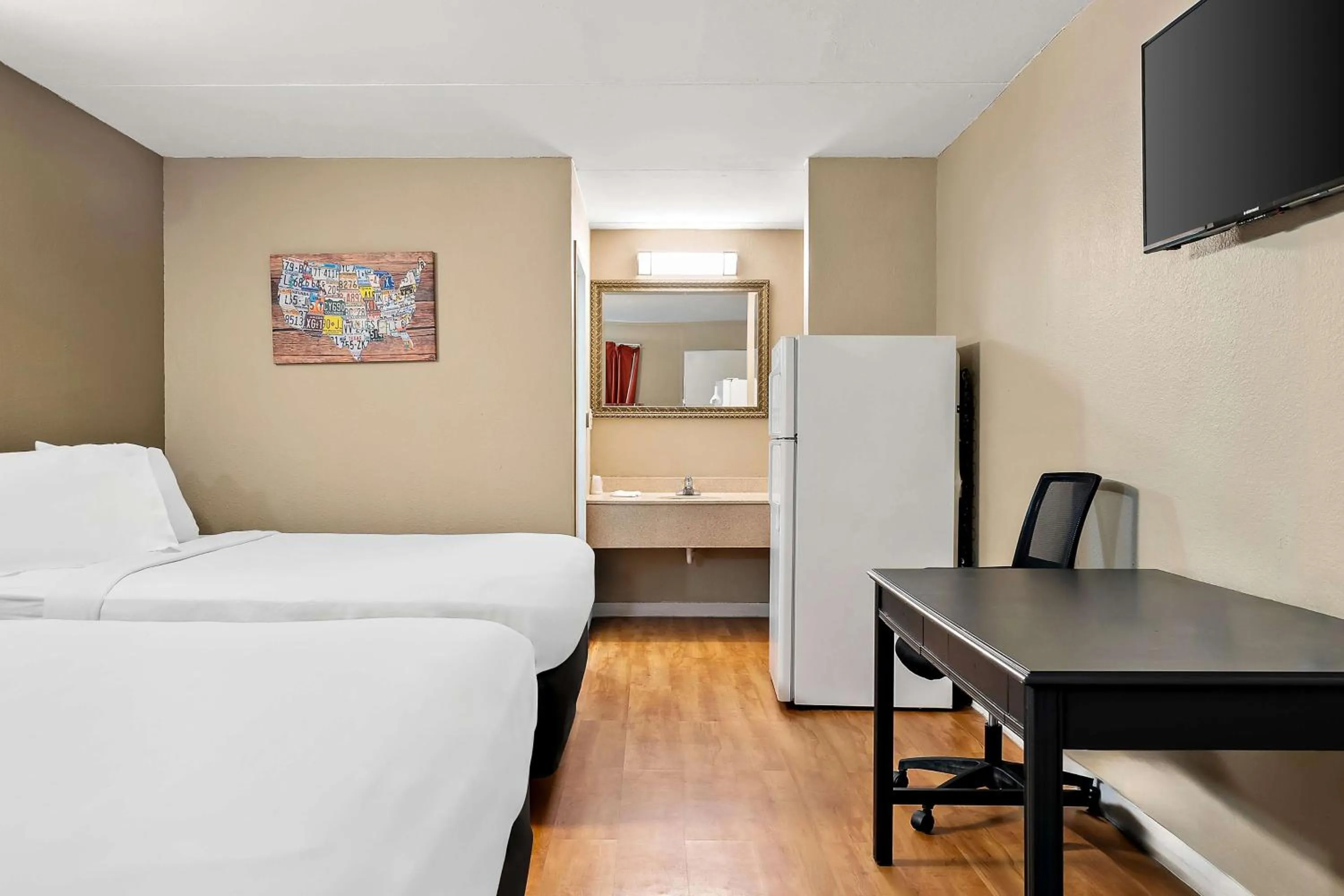 Queen Room with Two Queen Beds - Accessible/Non-Smoking  in Americas Best Value Inn Danville