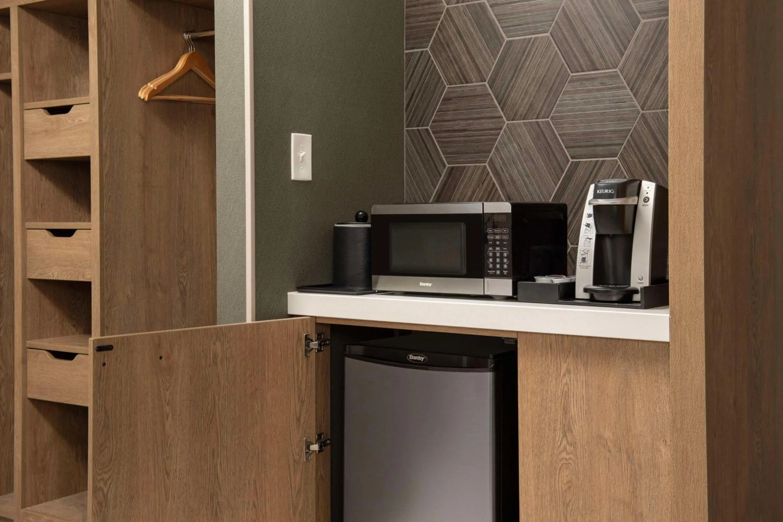 King Room with Tub - Mobility and Hearing Access in Hilton Garden Inn Casper