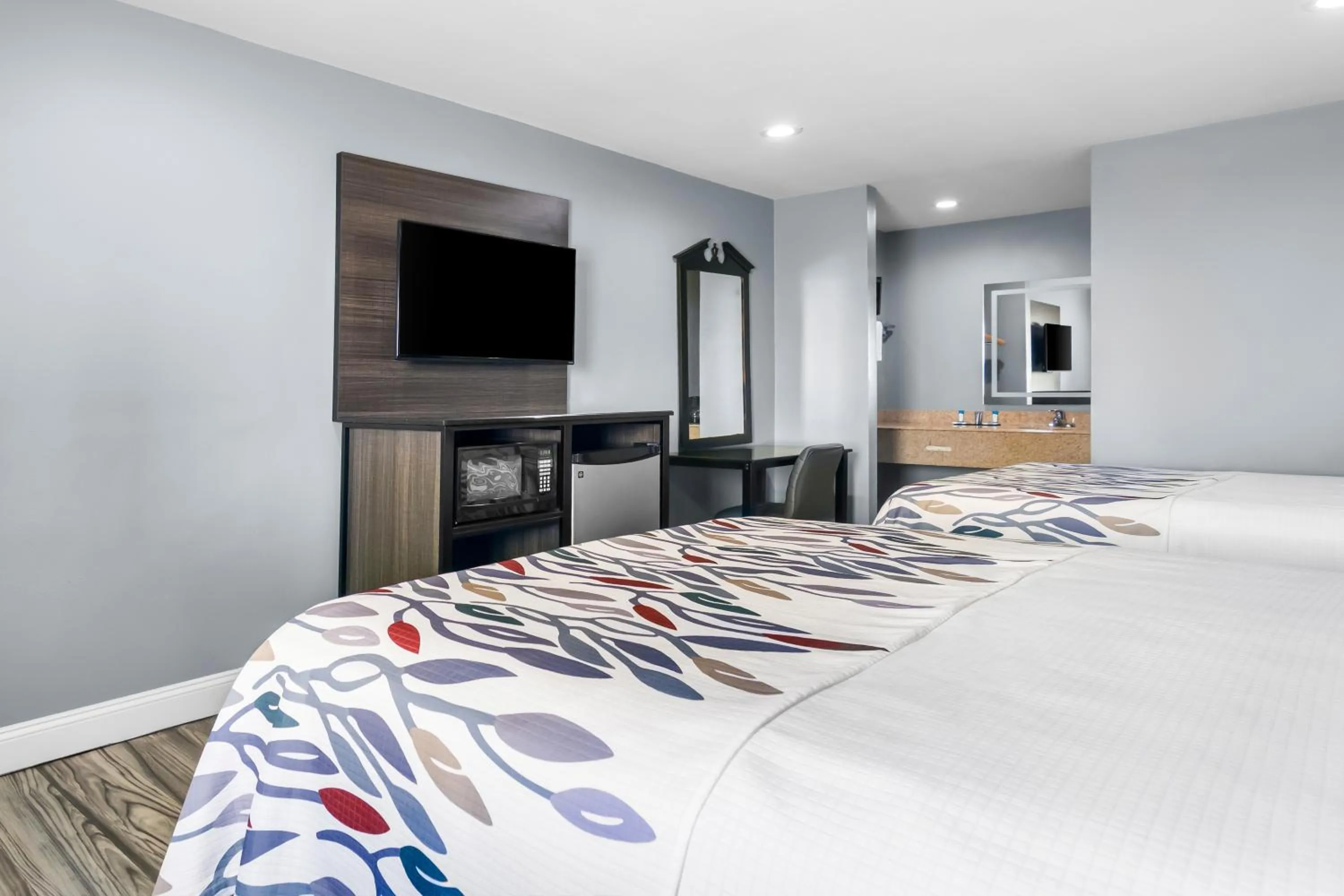 Queen Room with Two Queen Beds - Non-Smoking in Americas Best Value Inn and Suites Siloam Springs