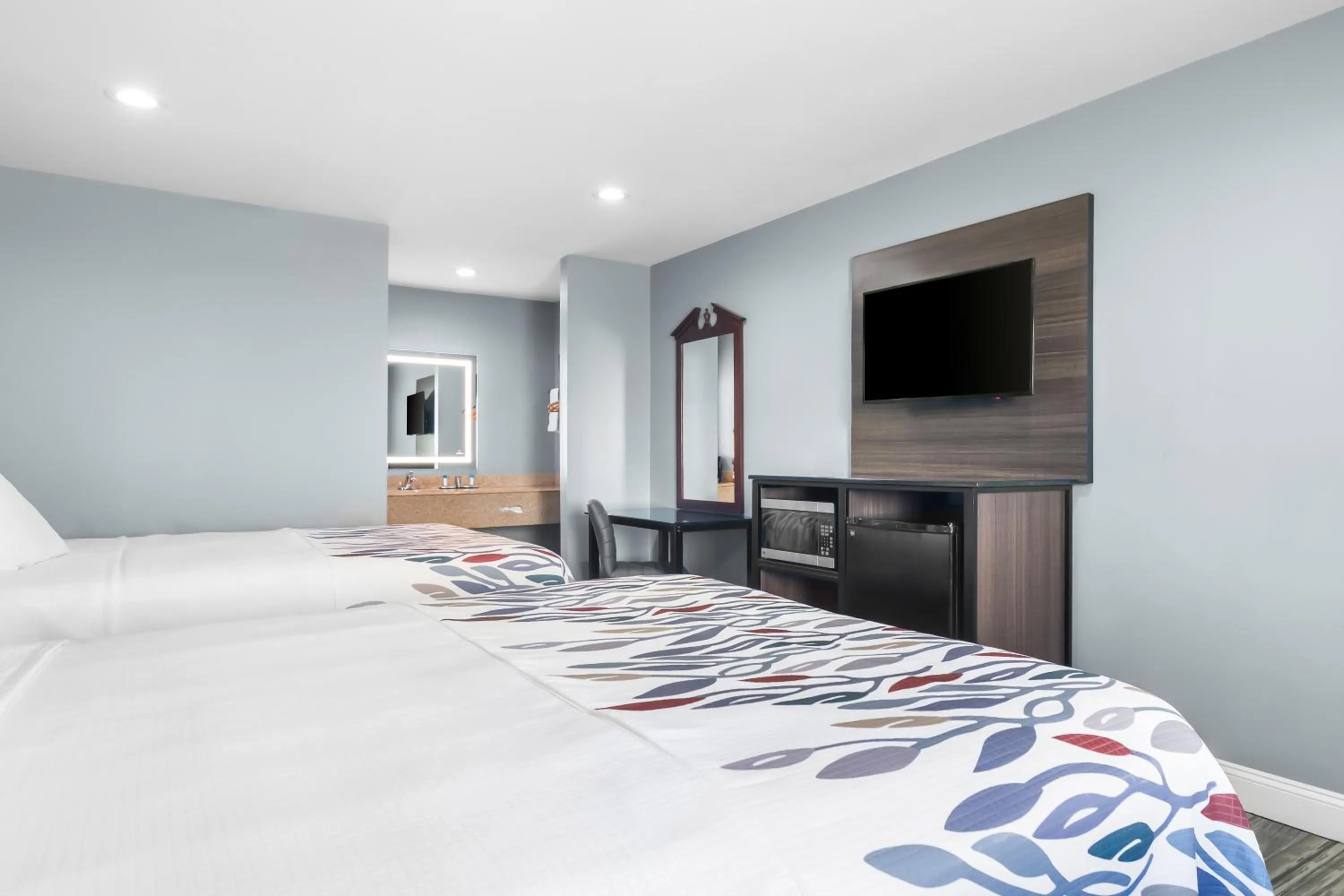 Queen Room with Two Queen Beds - Smoking in Americas Best Value Inn and Suites Siloam Springs