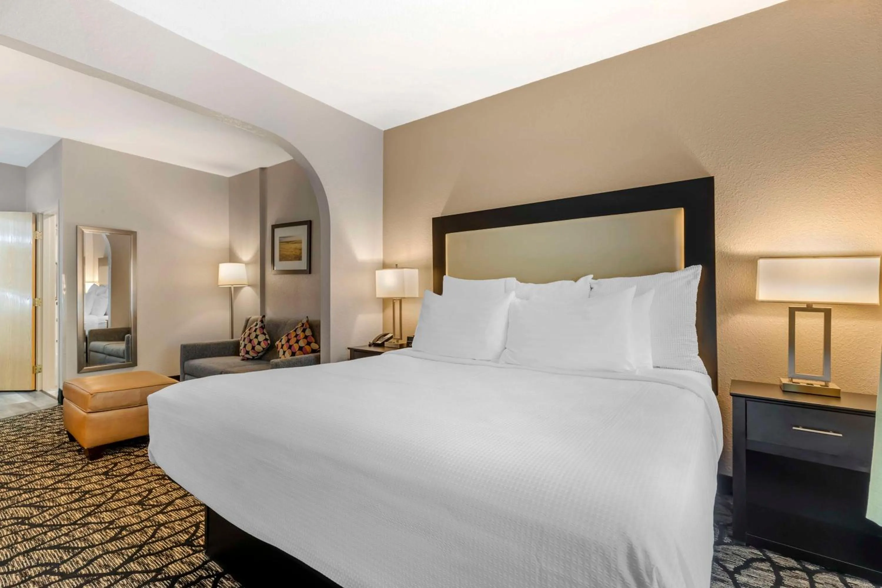 King Suite in Best Western Plus Des Moines West Inn & Suites