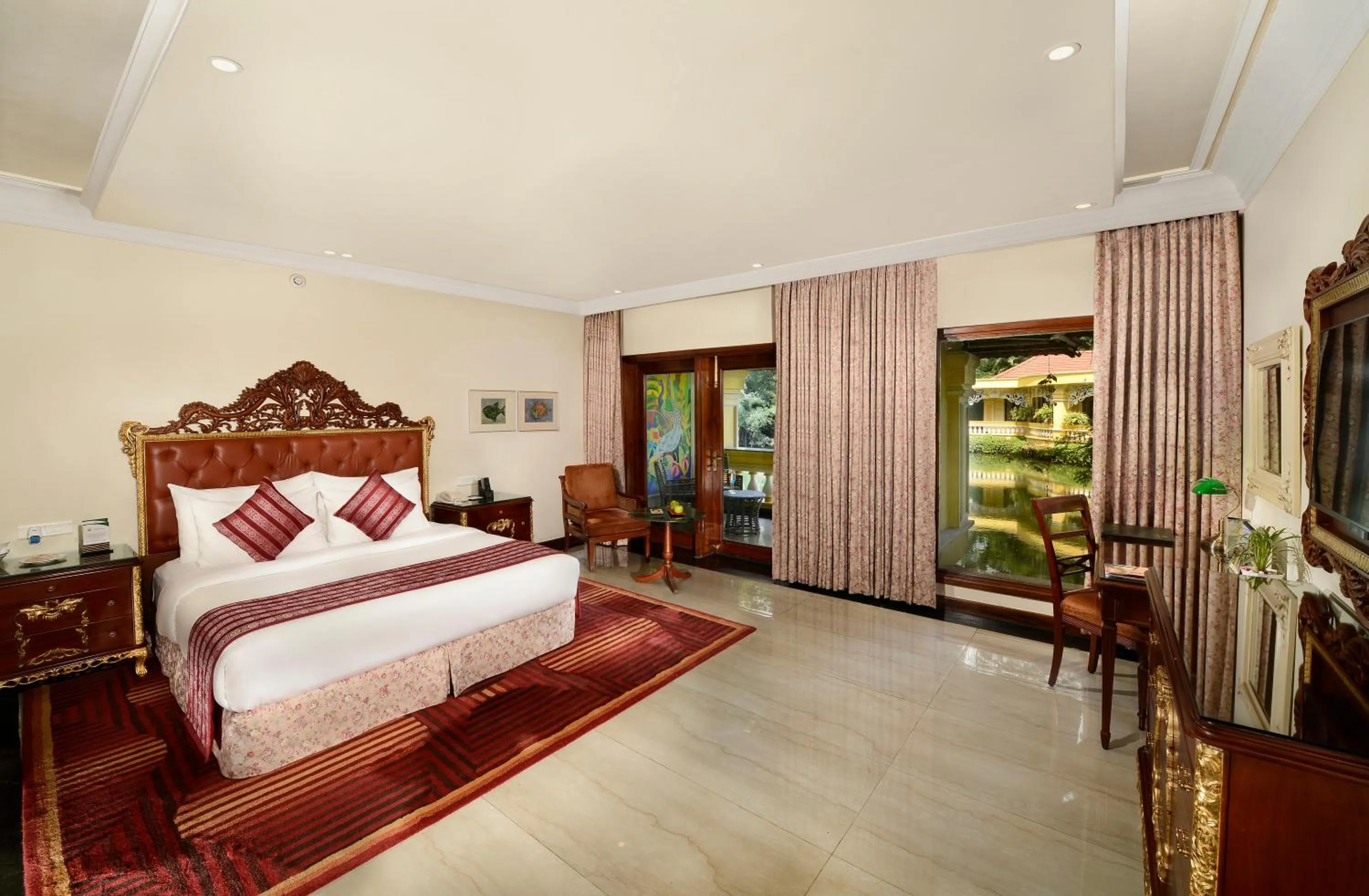 Executive Double Room with Lagoon View in Mayfair Lagoon
